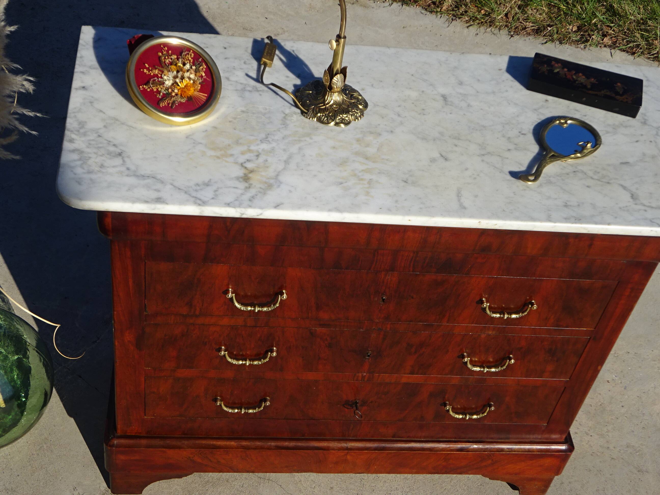 Commode en acajou et marbre blanc époque Restauration