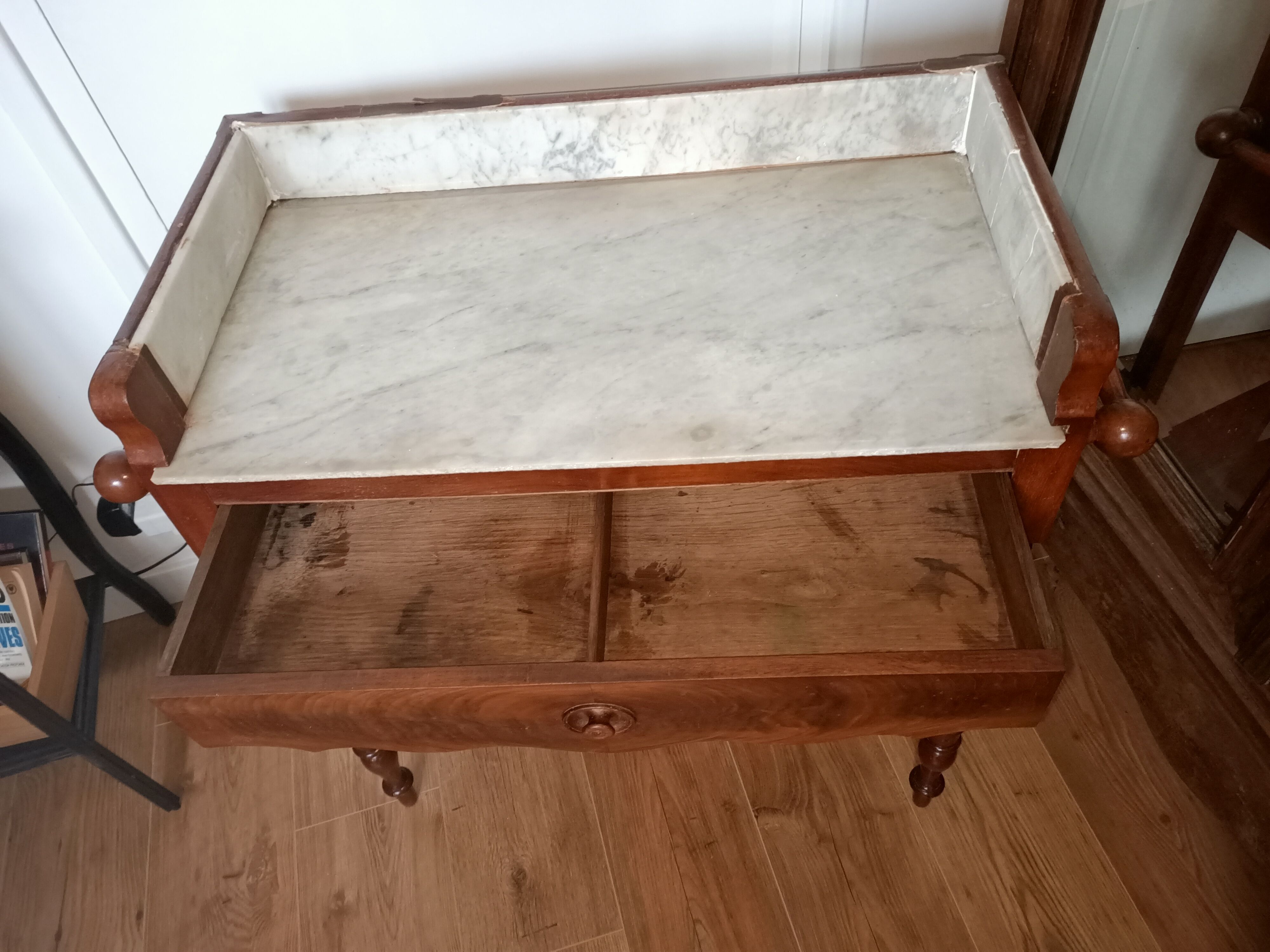 White marble hairdresser