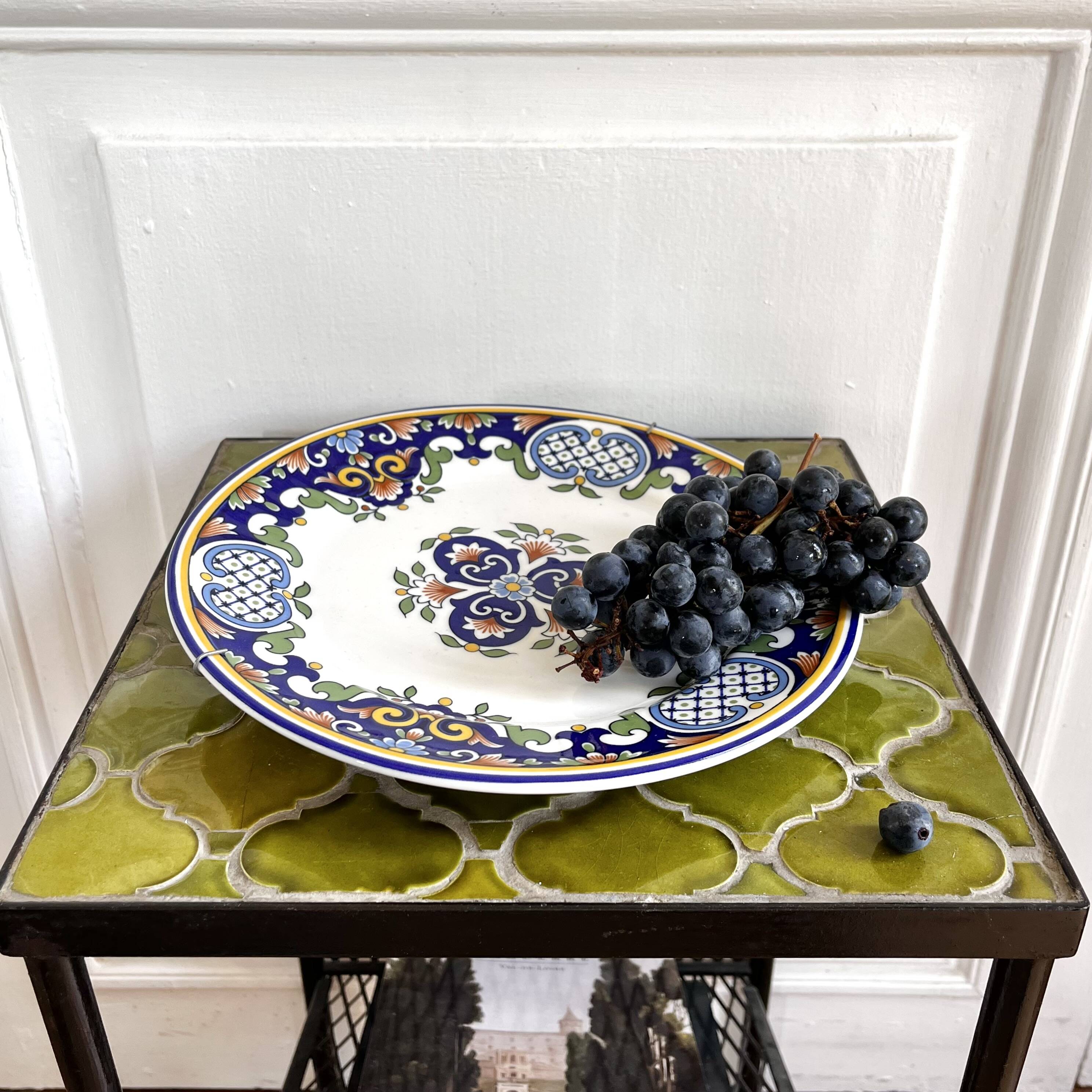 Vintage decorative plate and wall mount