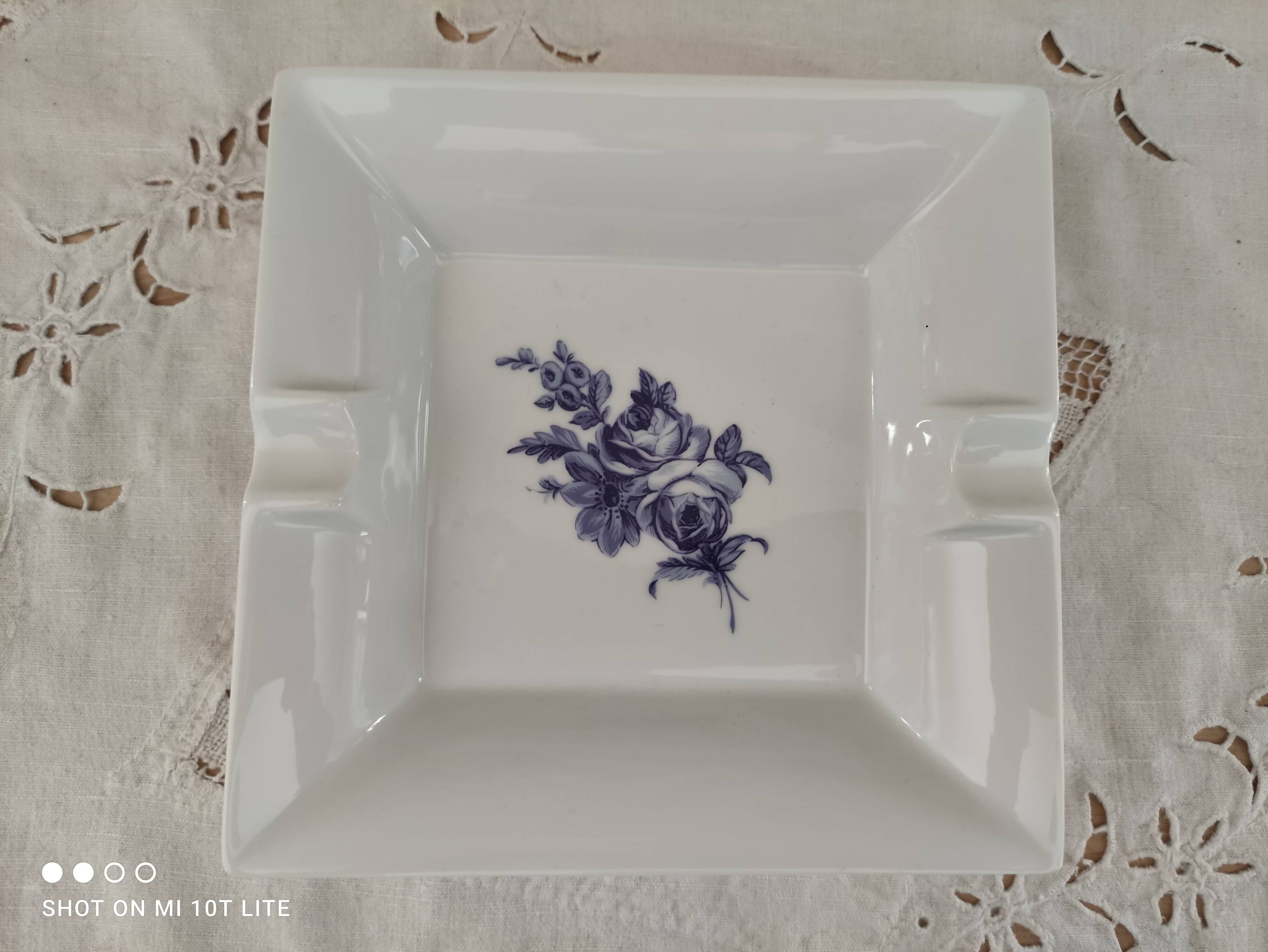 Square ashtray in Limoges porcelain decoration pink blue midnight