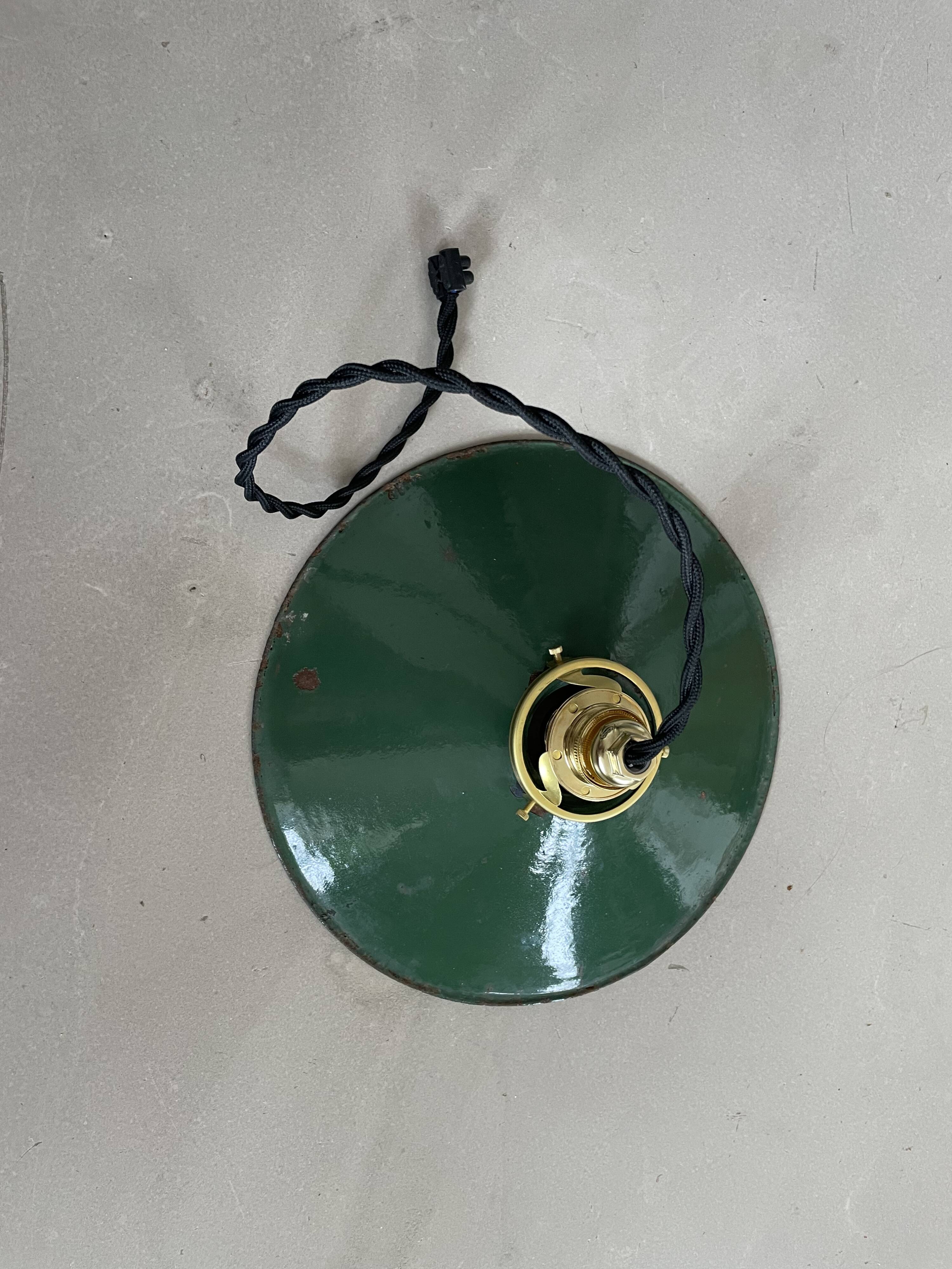 Industrial enameled sheet metal pendant light