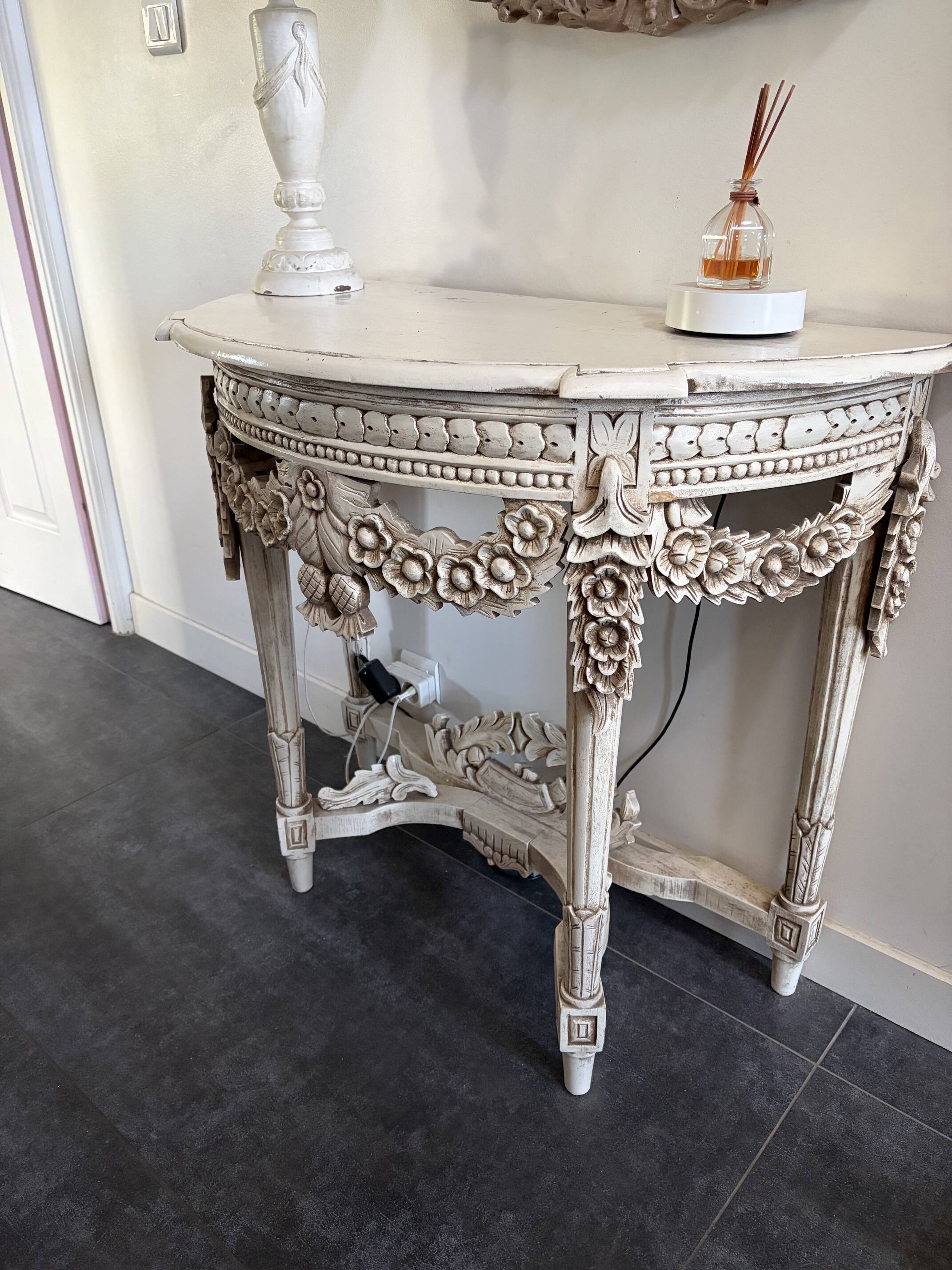 Indonesian crafts console