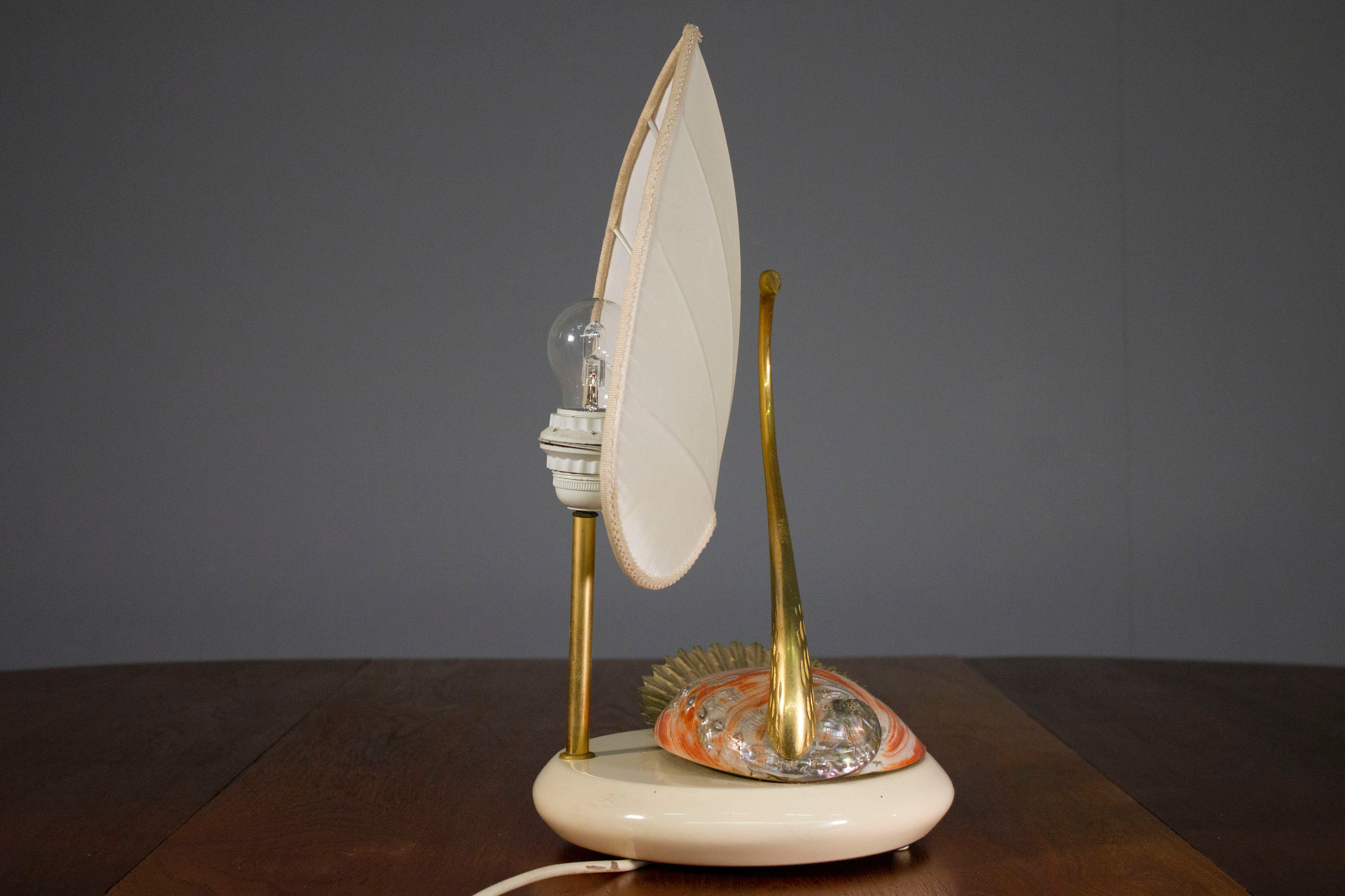 Table lamp, Cigno, made of steel and Nautilus shells, by Antonio Pavi