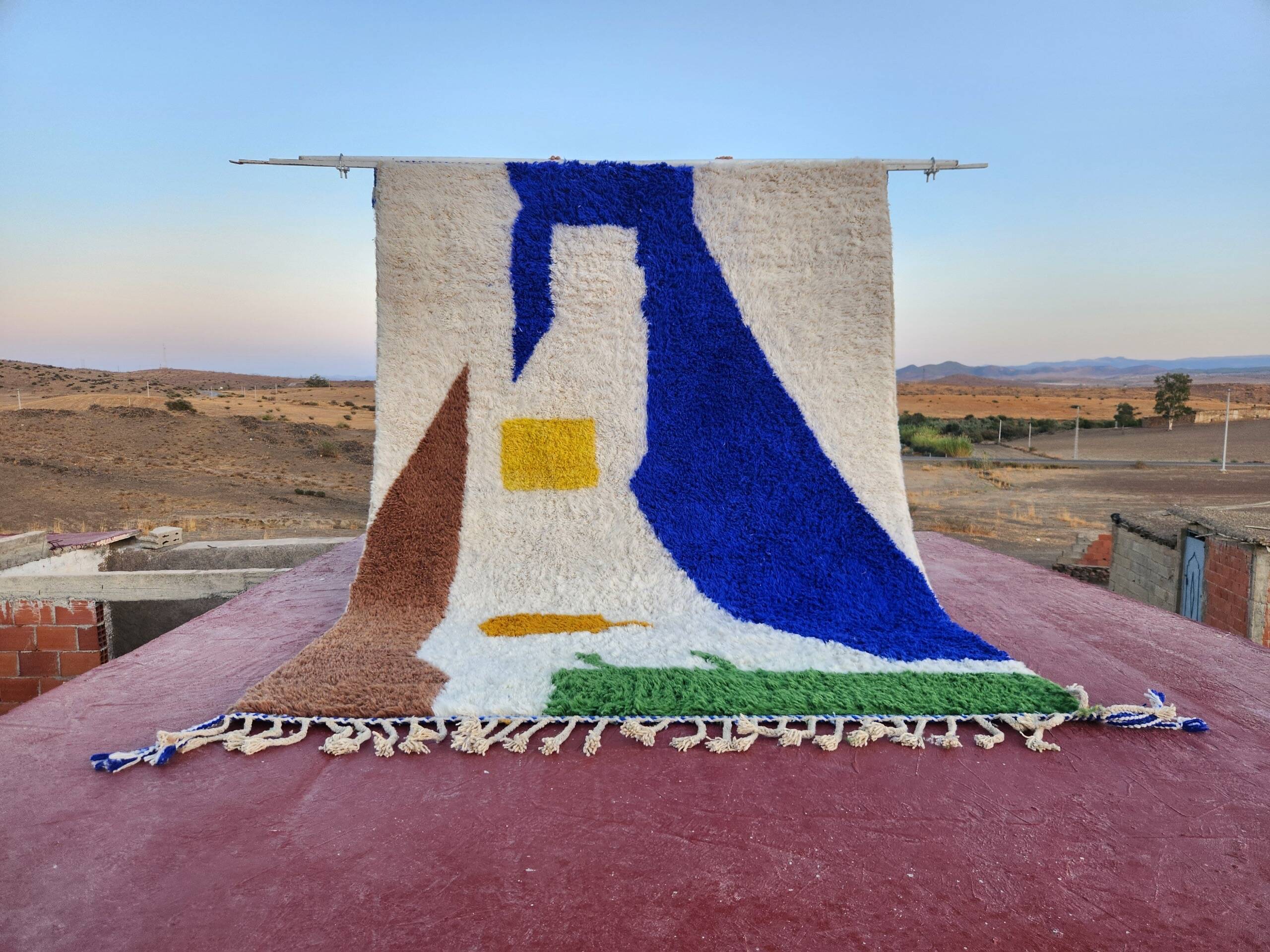 Beni Ouarain rug 300x200 cm – Thick wool, Klein blue artistic design
