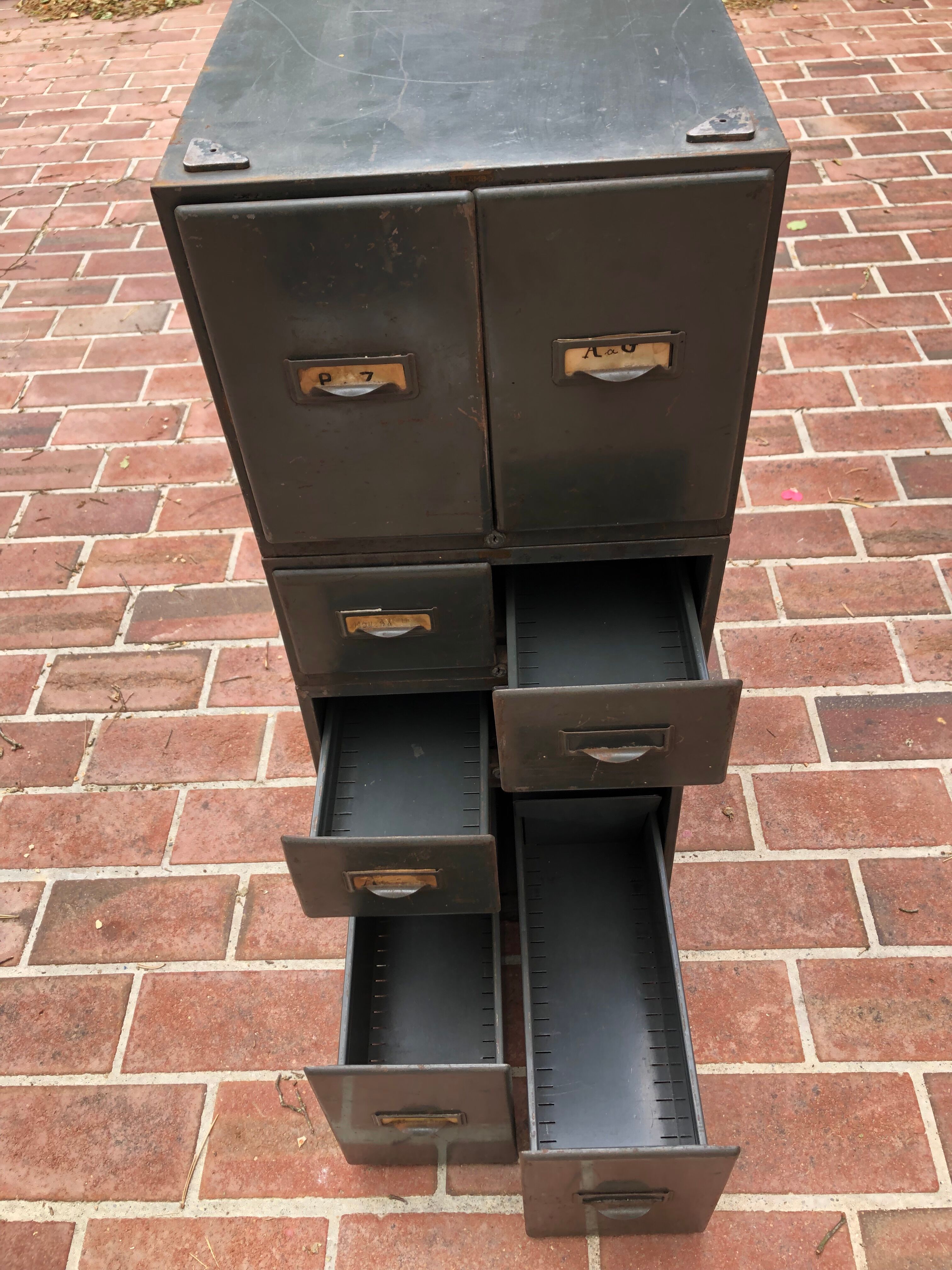 Metal drawer units