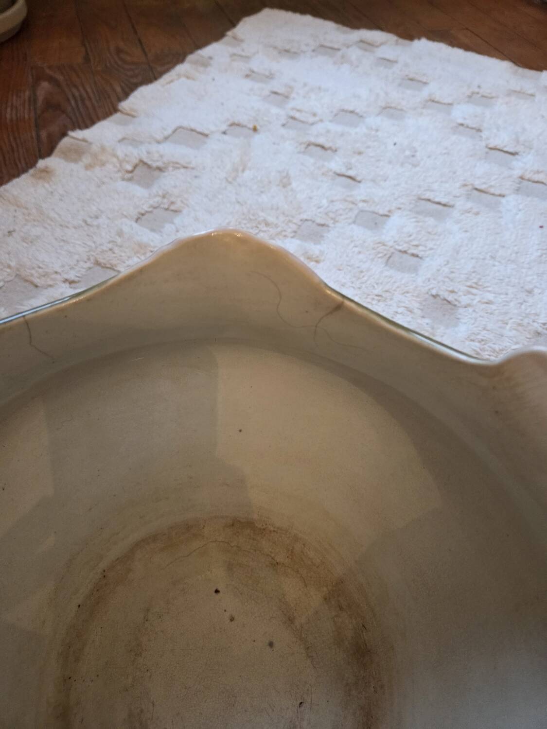 Jardinière in slipware signed by Gustave de Bruyn.