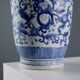 Vase ancien en porcelaine décorée, Chine XXème
