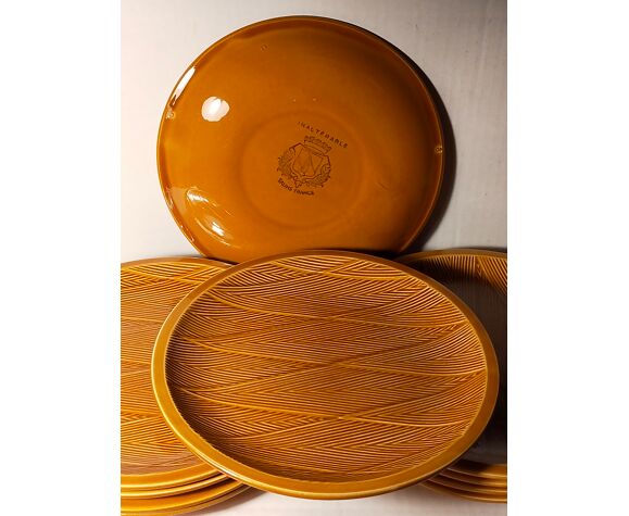 Ten plates in Salins slip with braided patterns 50s