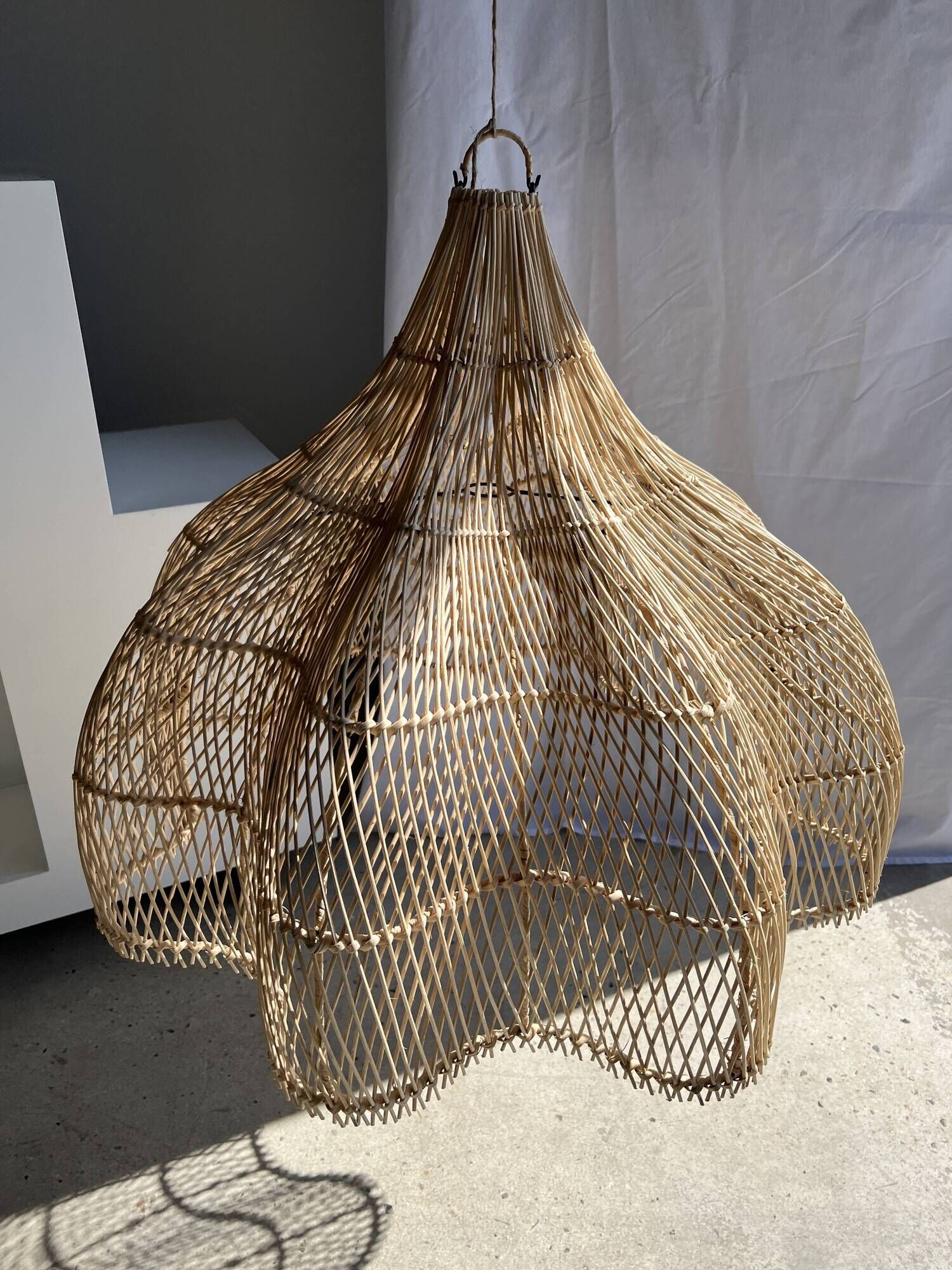 Rattan pendant lamp in the shape of a flower