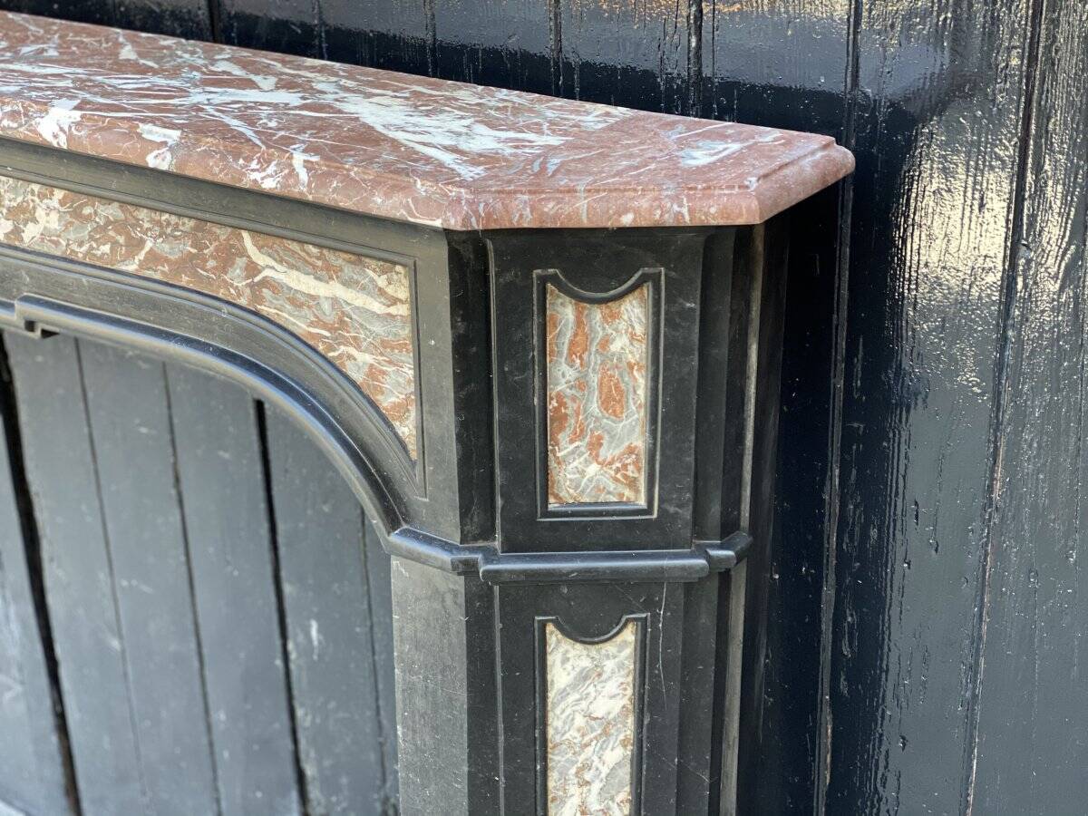 Cheminée en marbre noir de Belgique et gris des Ardennes, XVIIIème siècle