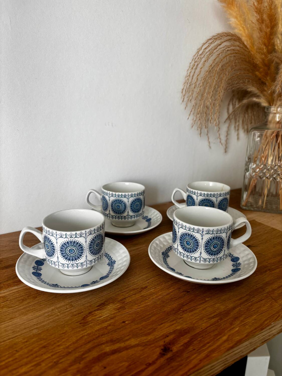 Set of 4 Spanish Pontesa porcelain cups and saucers