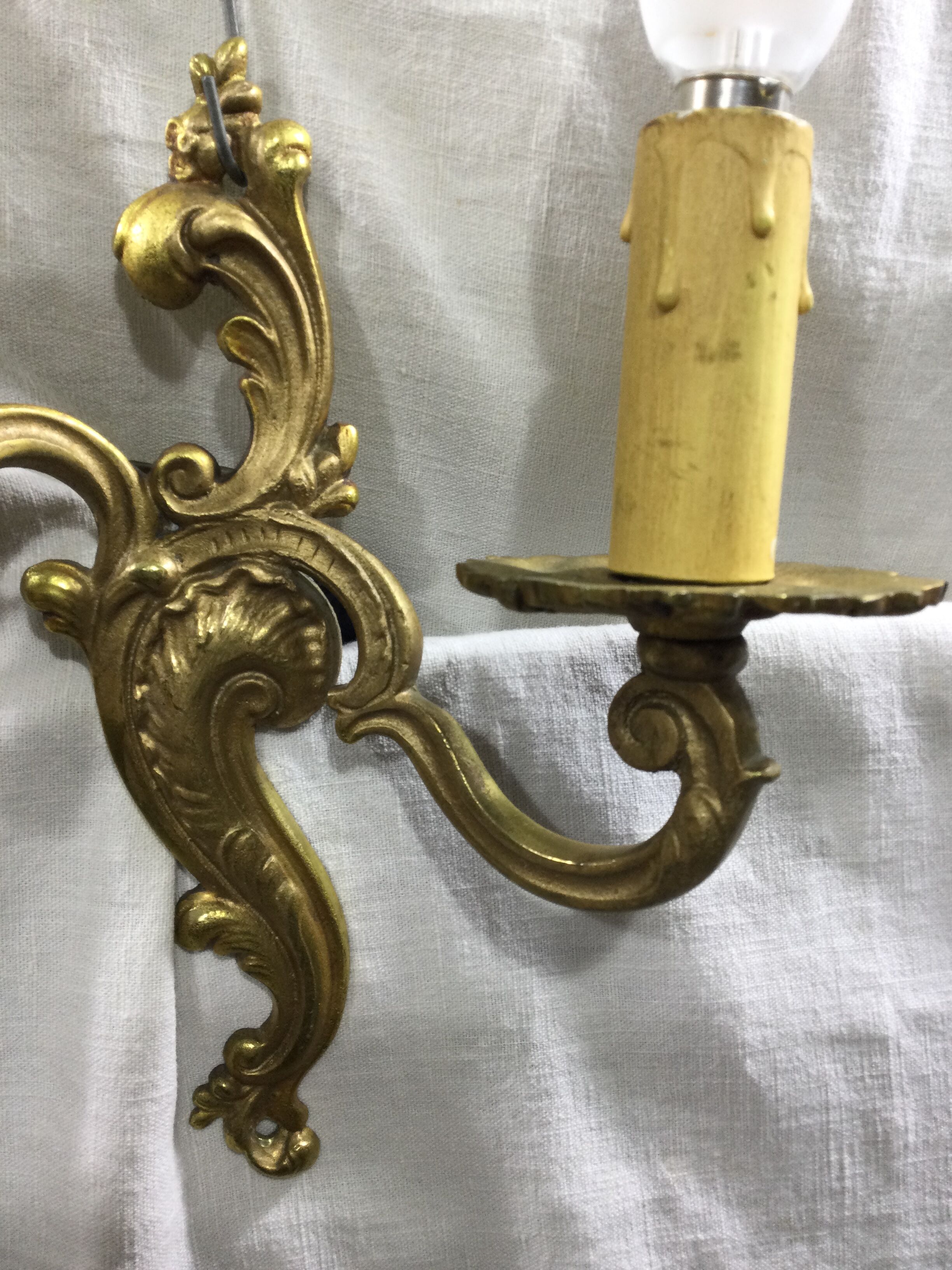 Paire d'appliques en bronze style Louis XV