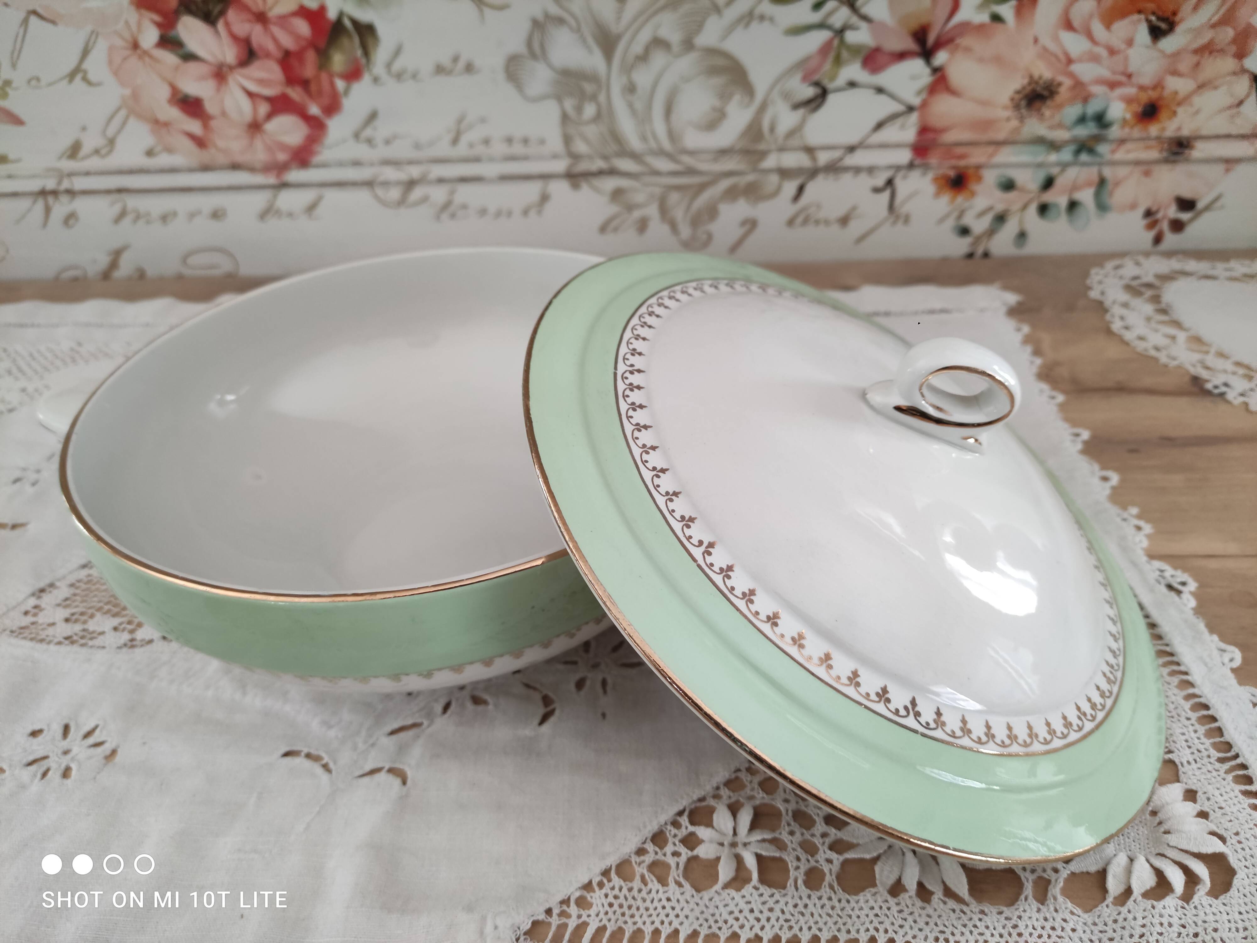 Water green vegetable dish with golden frieze, Cafés Lemaire.