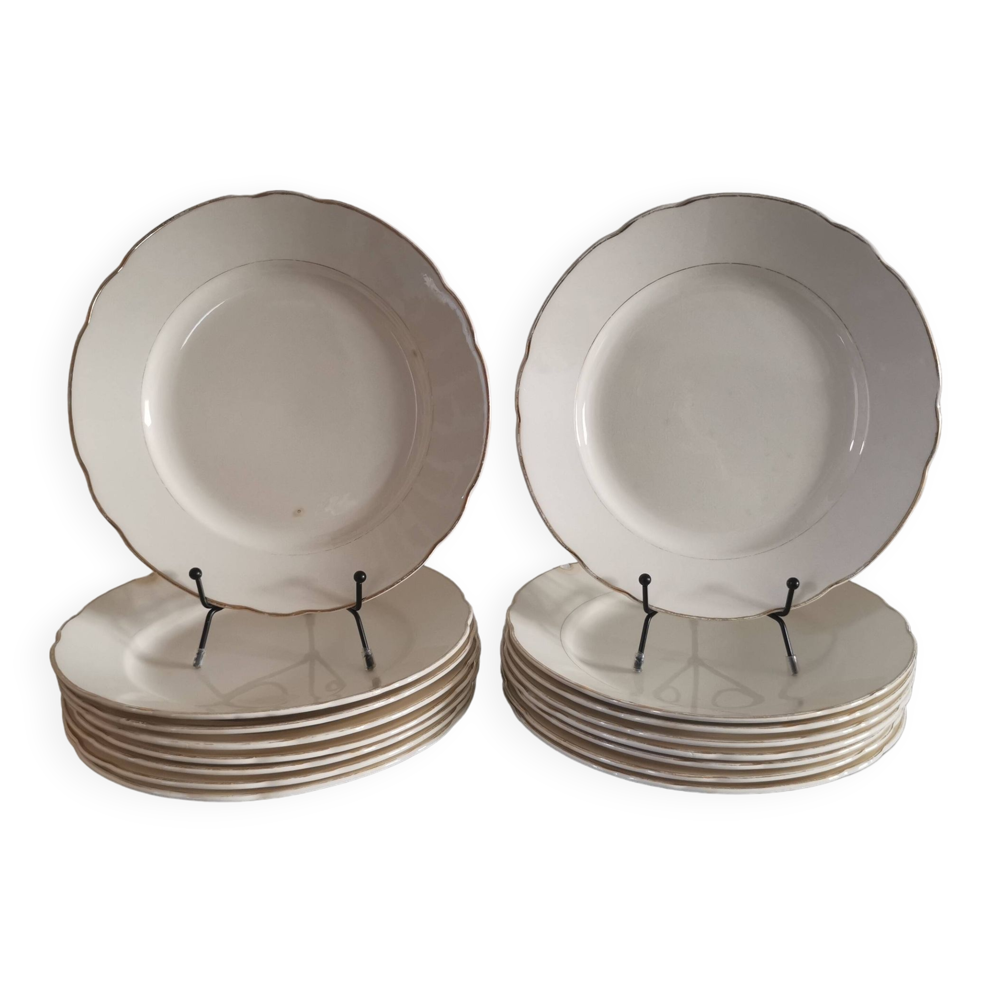 Set of 6 Villeroy and Boch flat plates in ivory color and gold edging