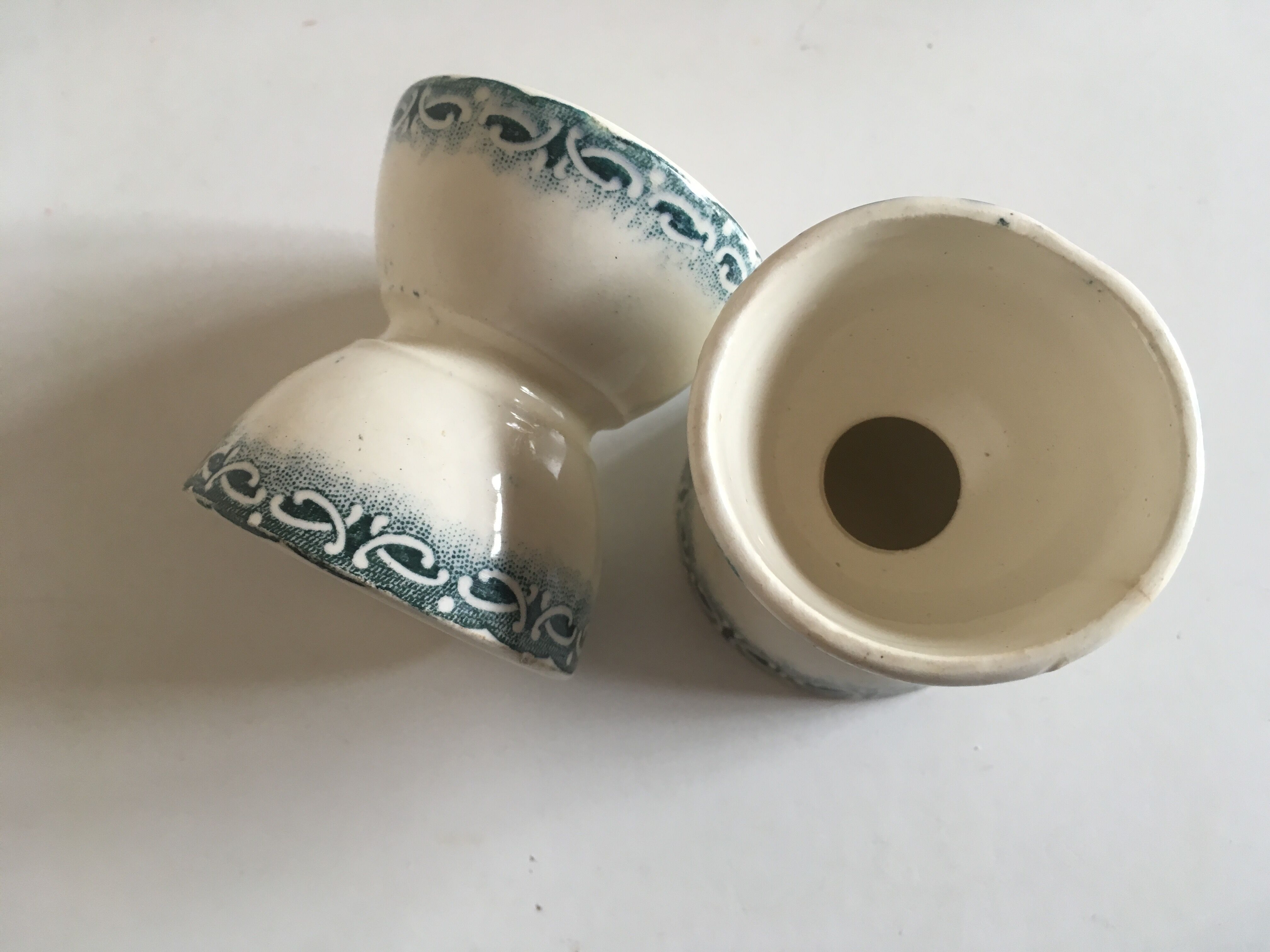 Paire de de coquetiers en faience terre de fer 1900