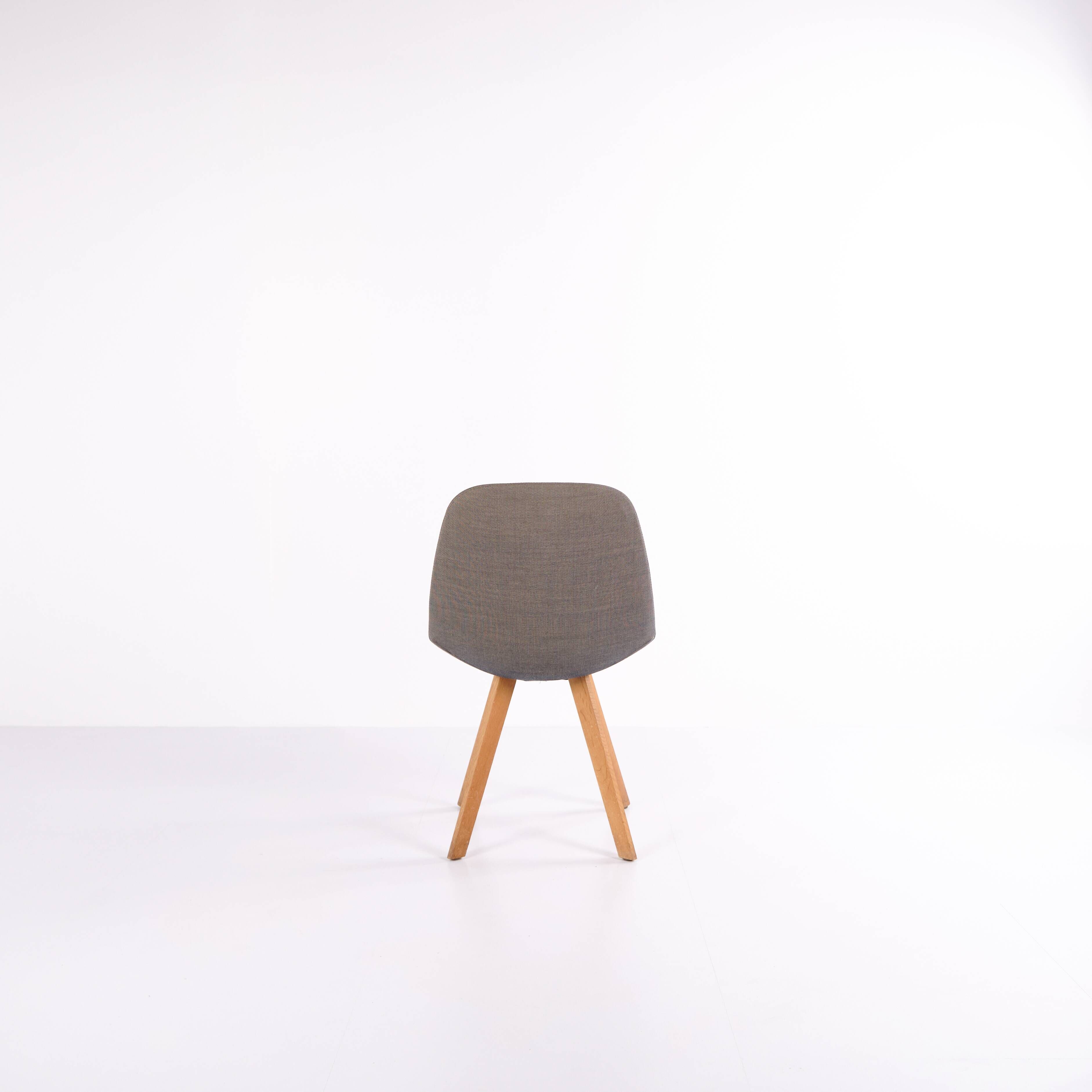 Eyes Wood chair – Erik Jørgensen – Mid grey upholstery – Solid wood