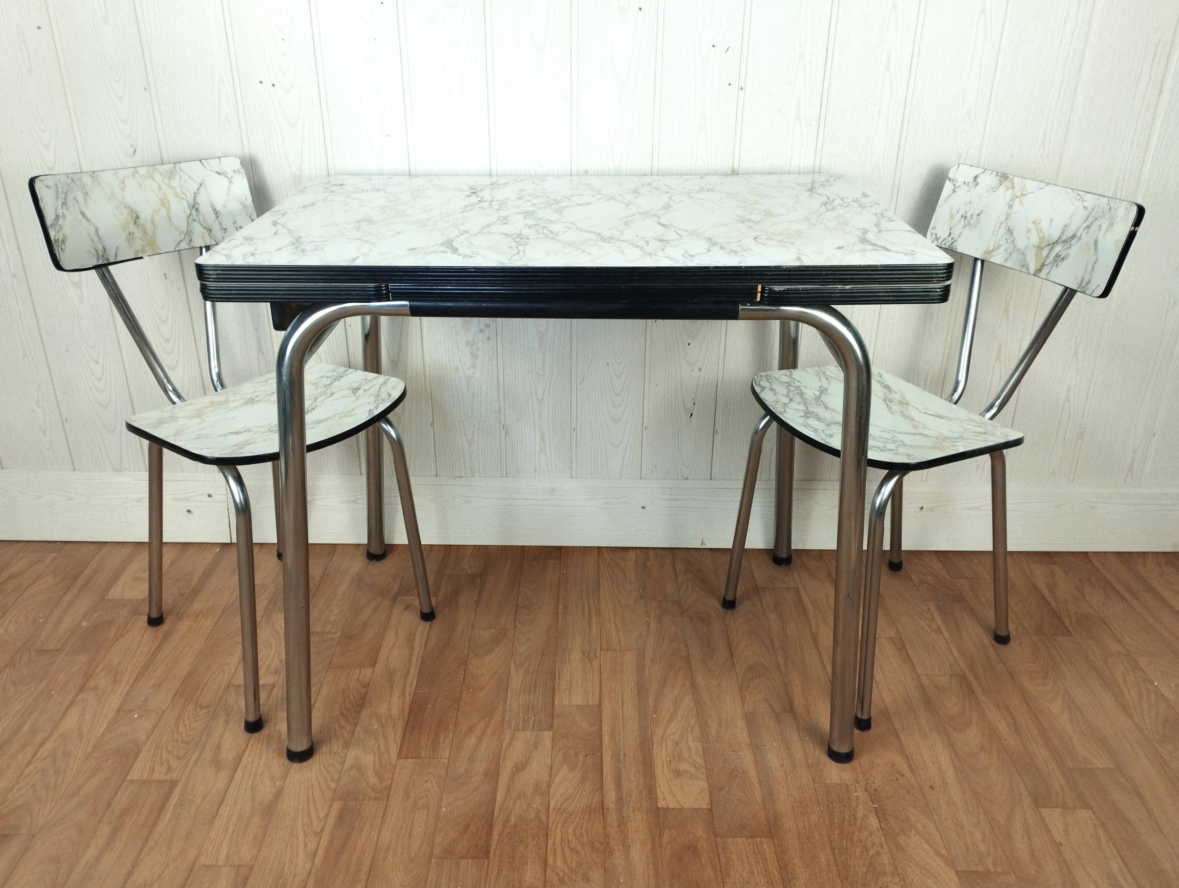 Formica table and its 2 chairs imitation marble