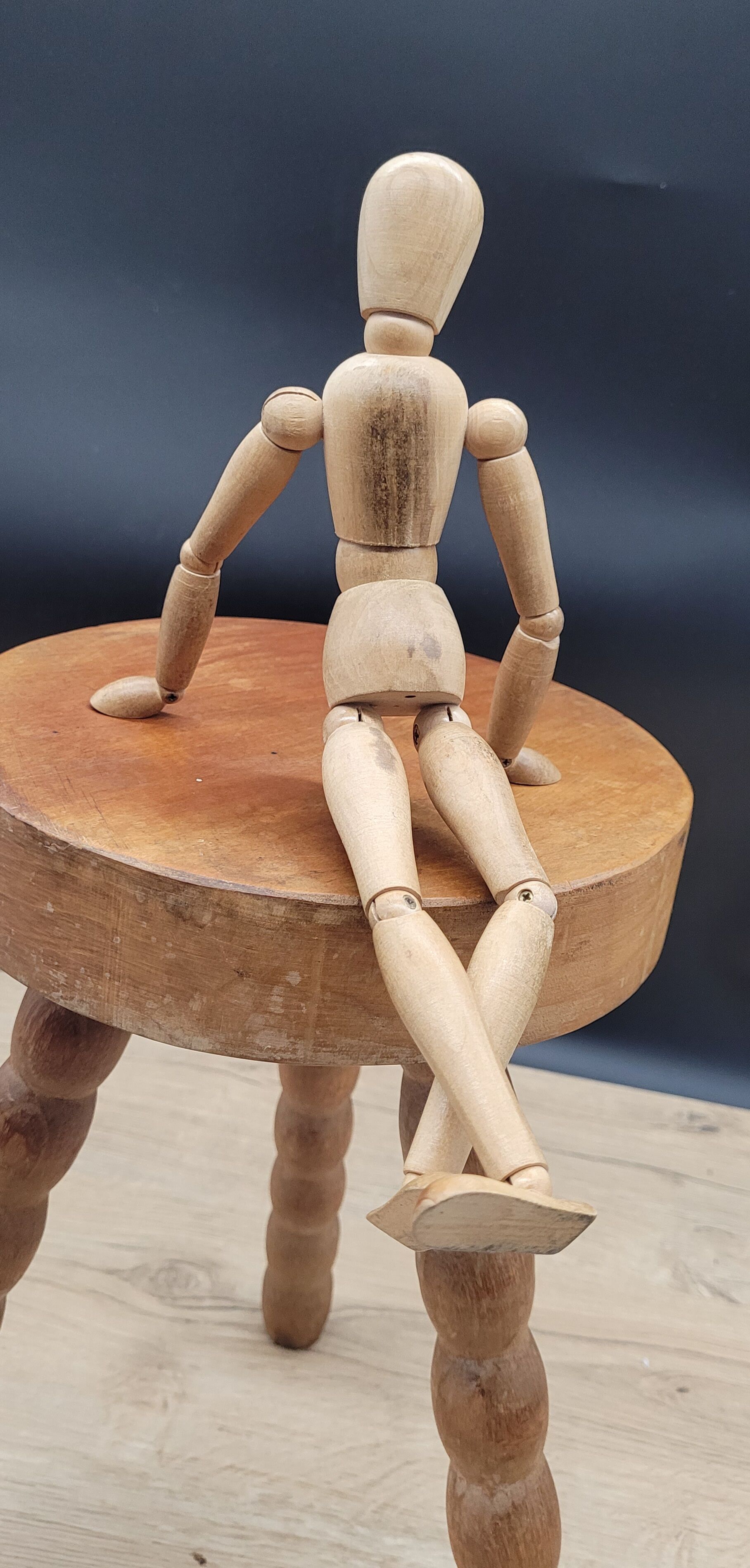 Tripod stool feet balls thick sitting
