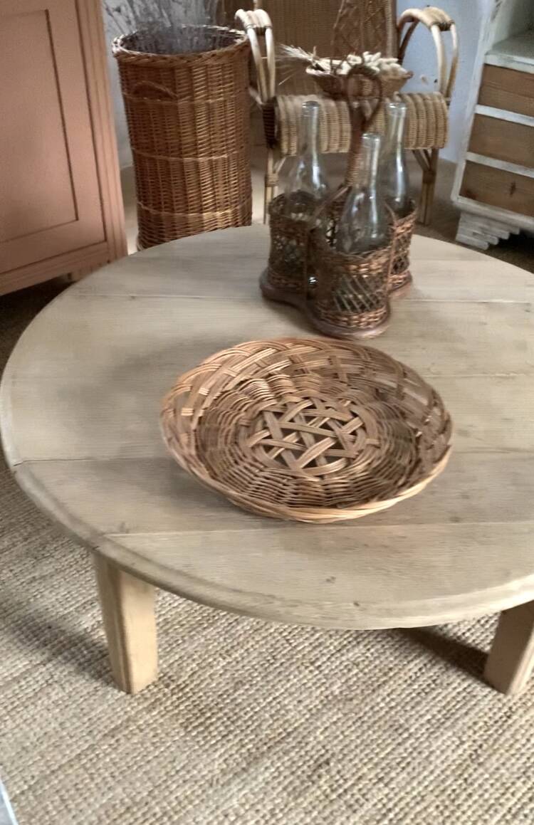 Round coffee table