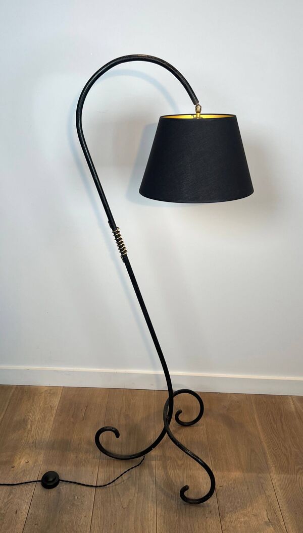 Lampadaire de parquet design en métal laqué noir et laiton
