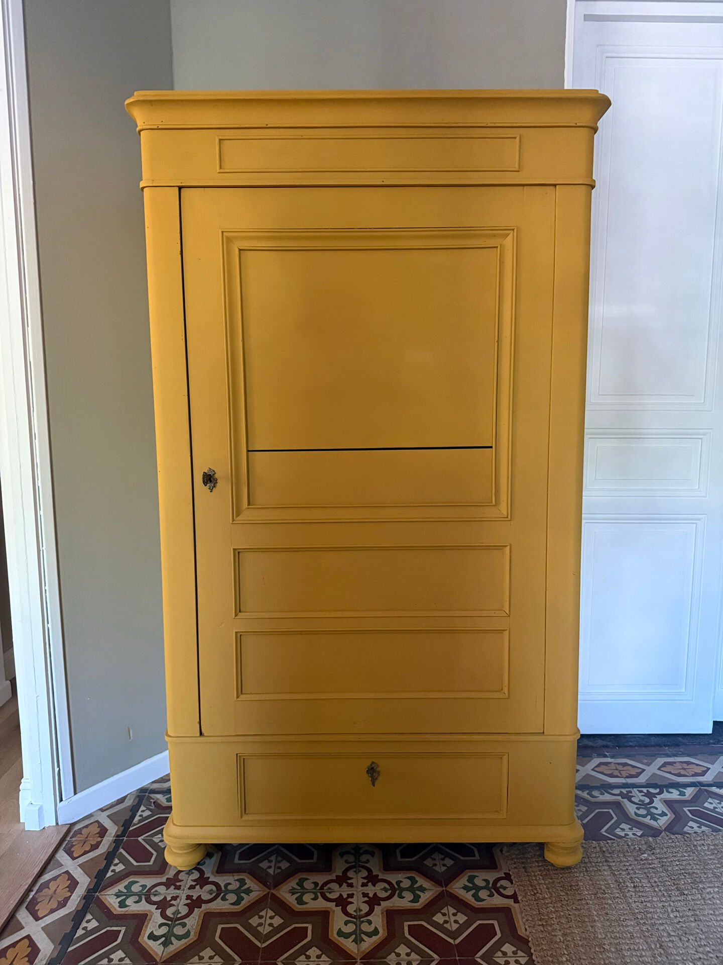 Armoire bonnetière bois massif