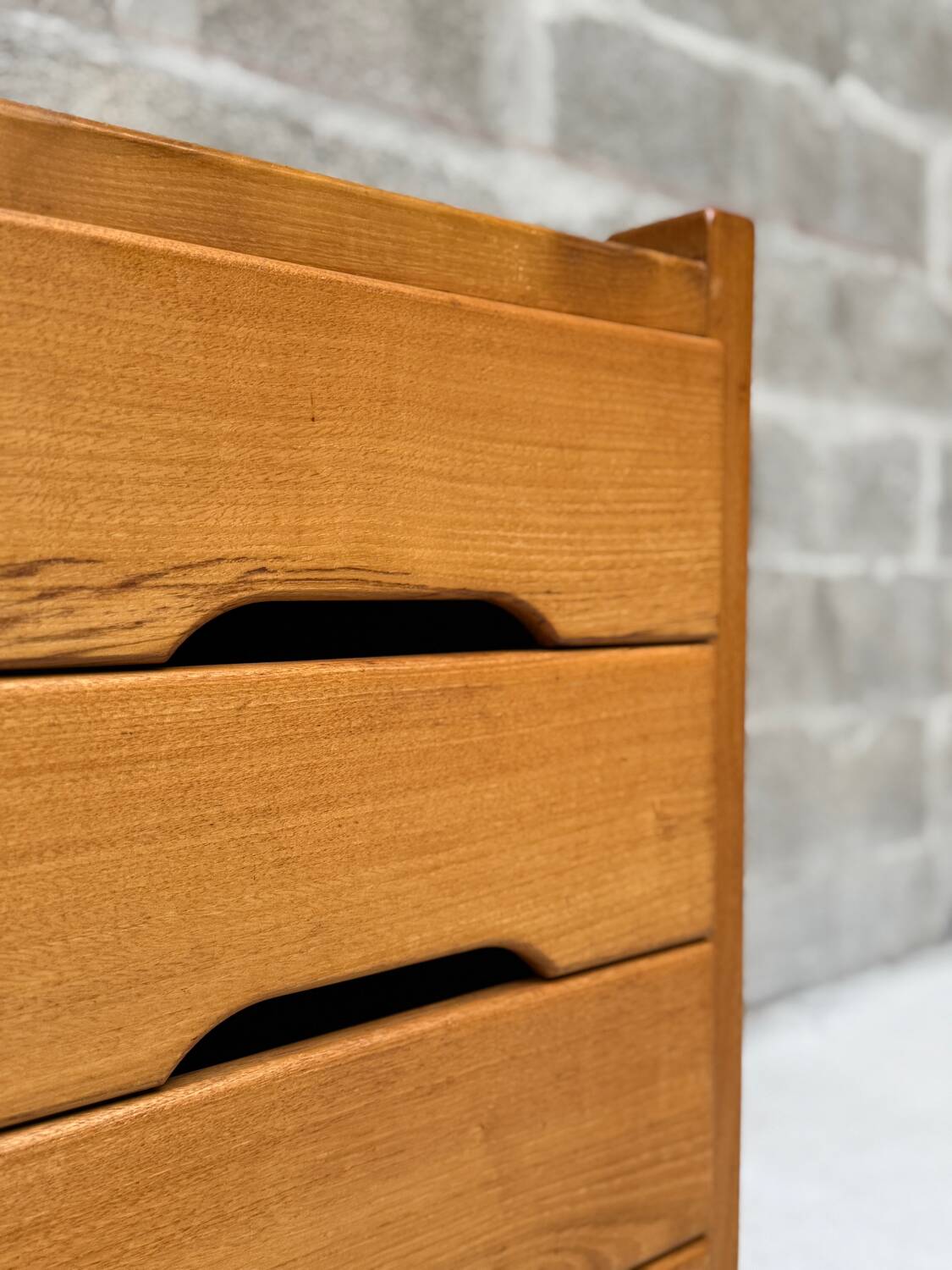 Vintage chest of drawers