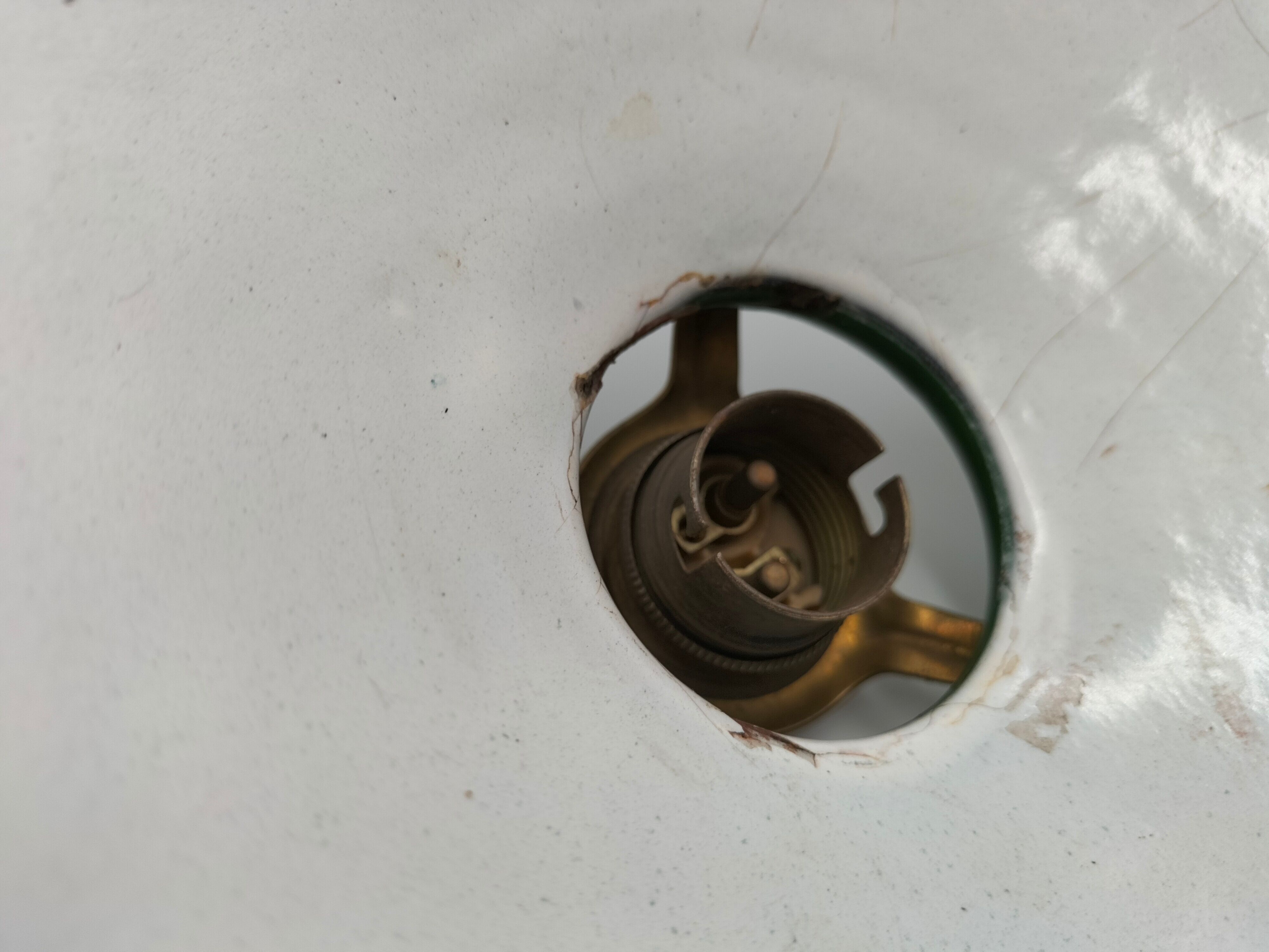 Enamelled sheet metal suspension