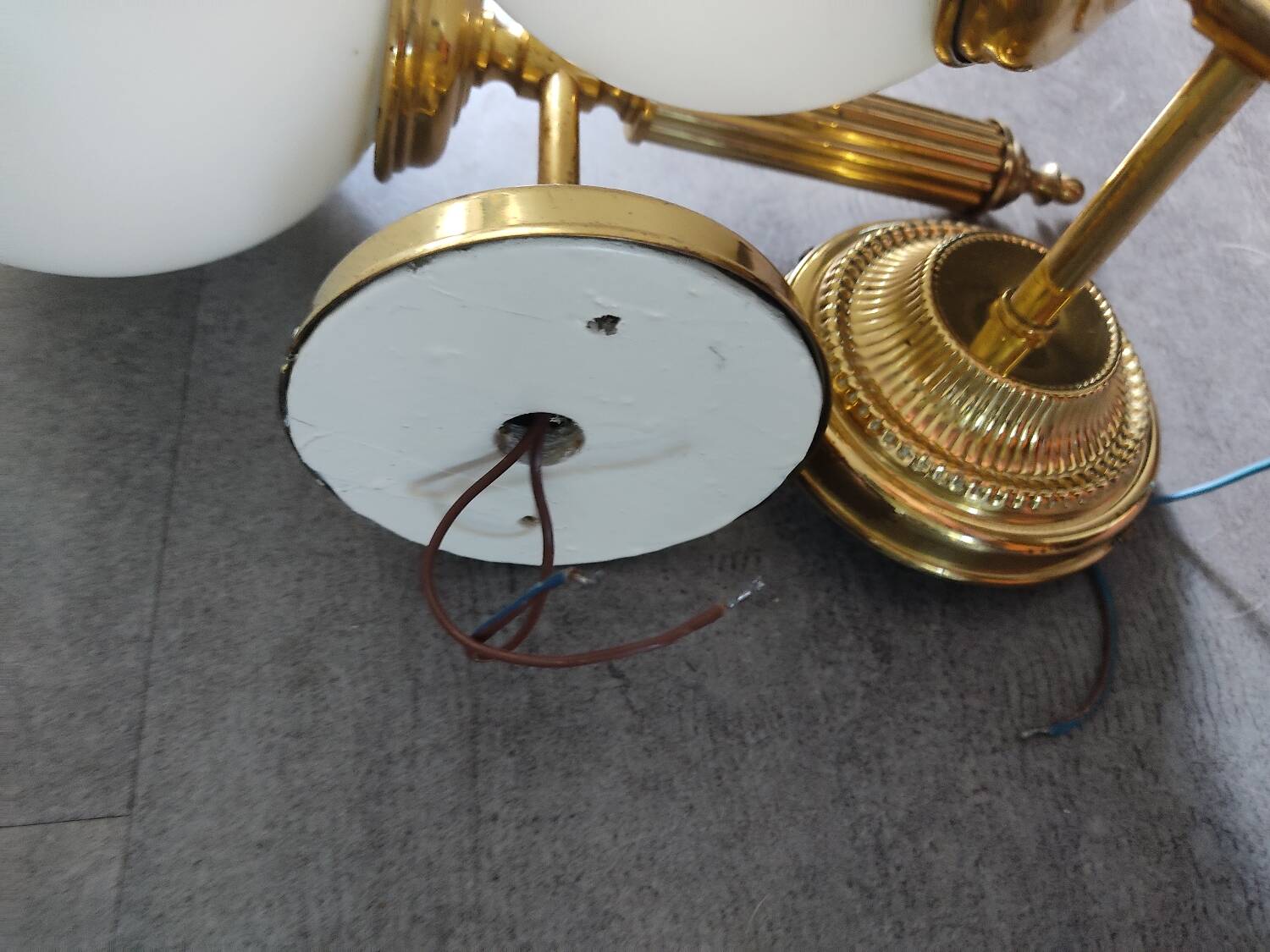 Pair of Art Deco style wall lights in brass and milk glass Sölken Leuch
