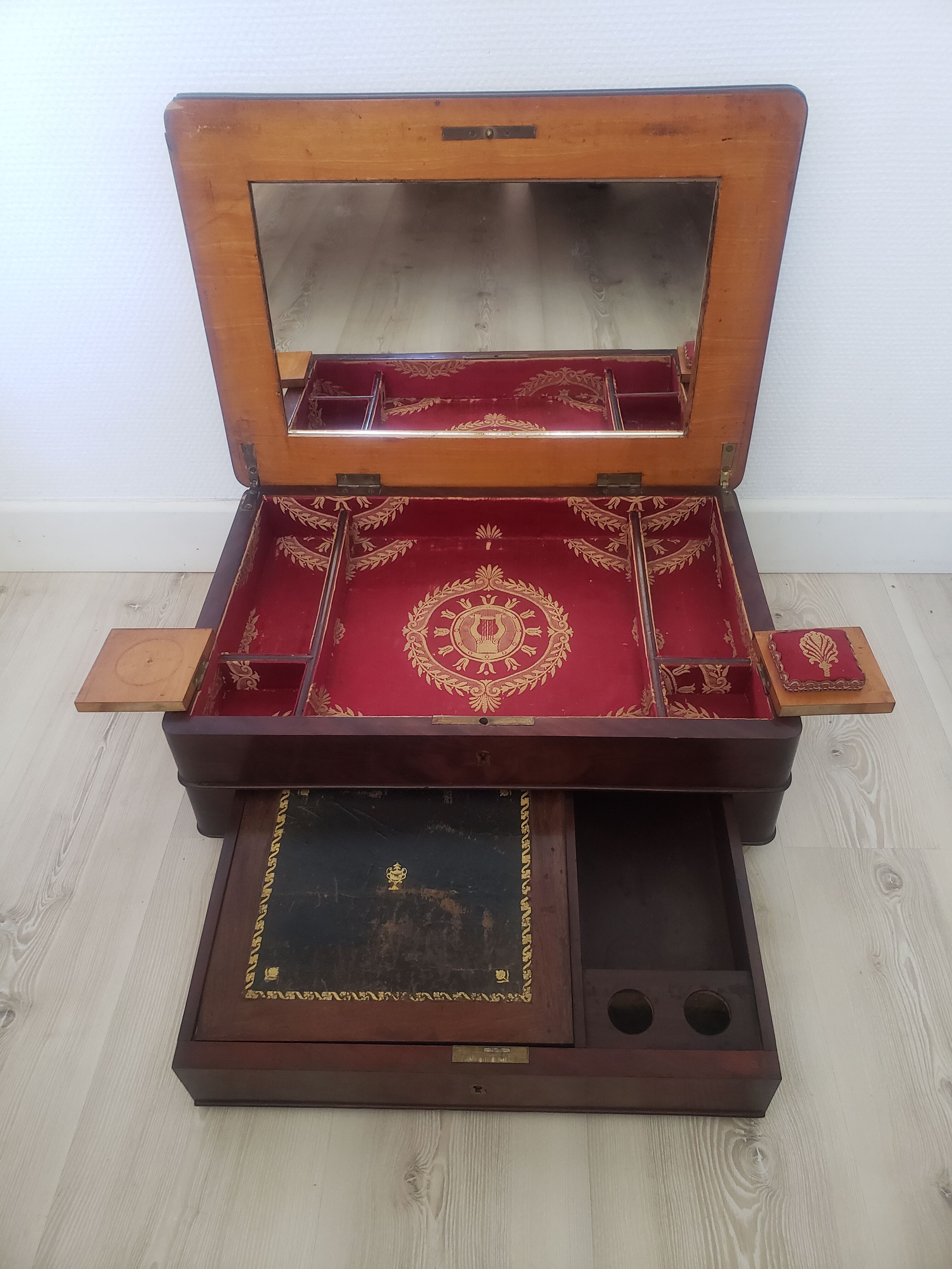 Mahogany travel writing board