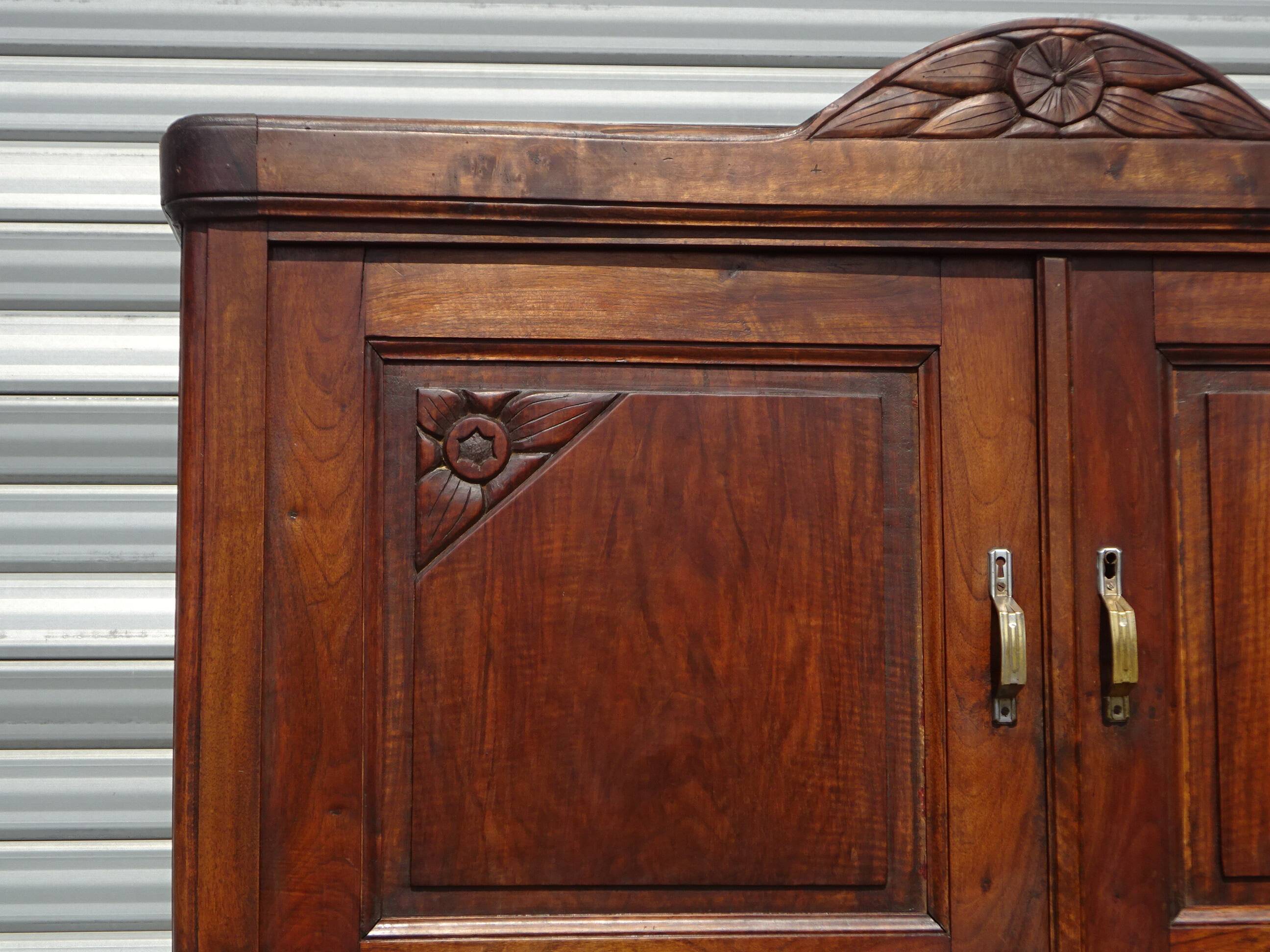 Buffet de cuisine, vaisselier ancien en noyer