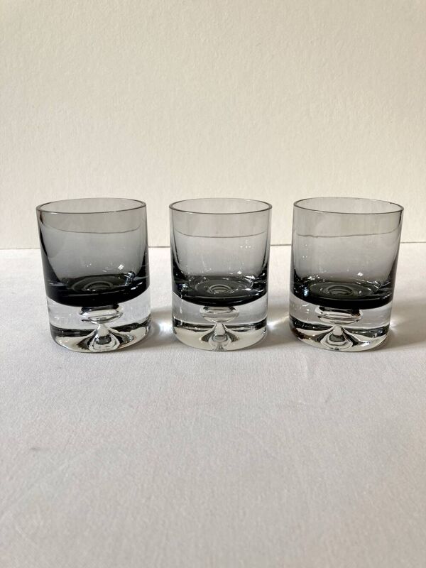 10 verres apéritif en verre fumé, années 1960-1970