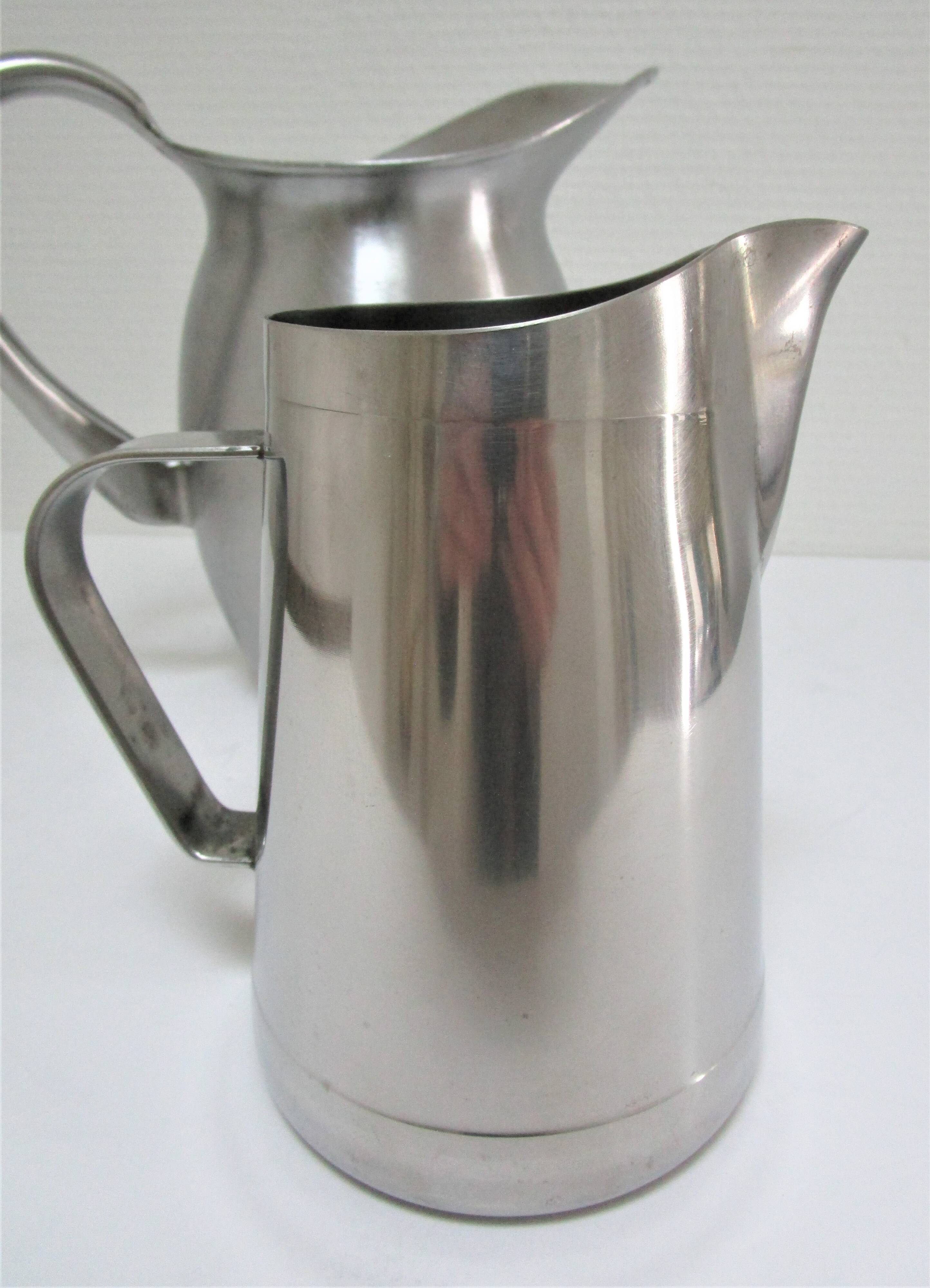 Deux pichets inox Vollrath Hallins vintage
