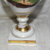 Paire vases porcelaine de paris signée PP en creux décors tournant peints main anses dorées