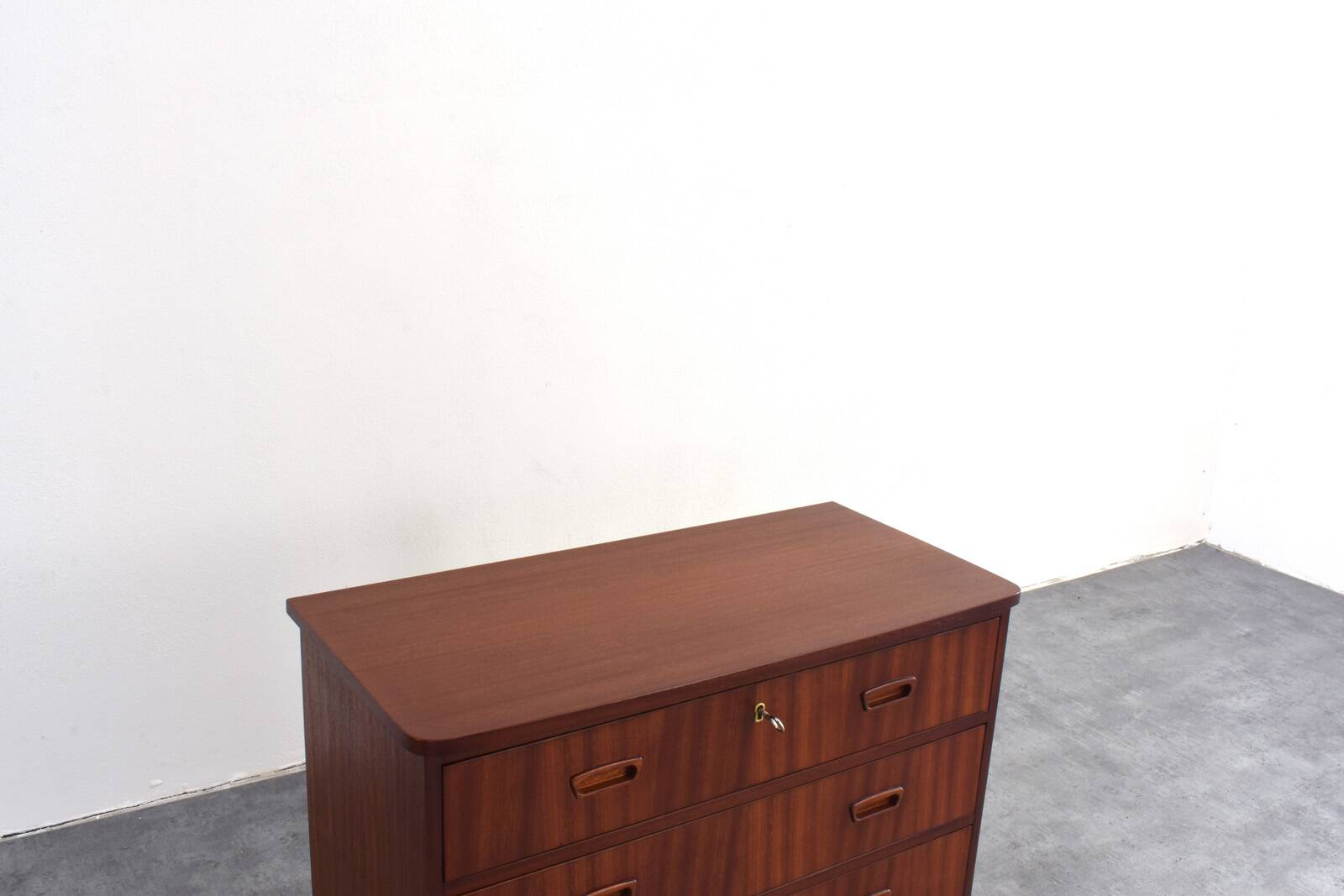 Commode danoise en teck du milieu du siècle, années 1960.