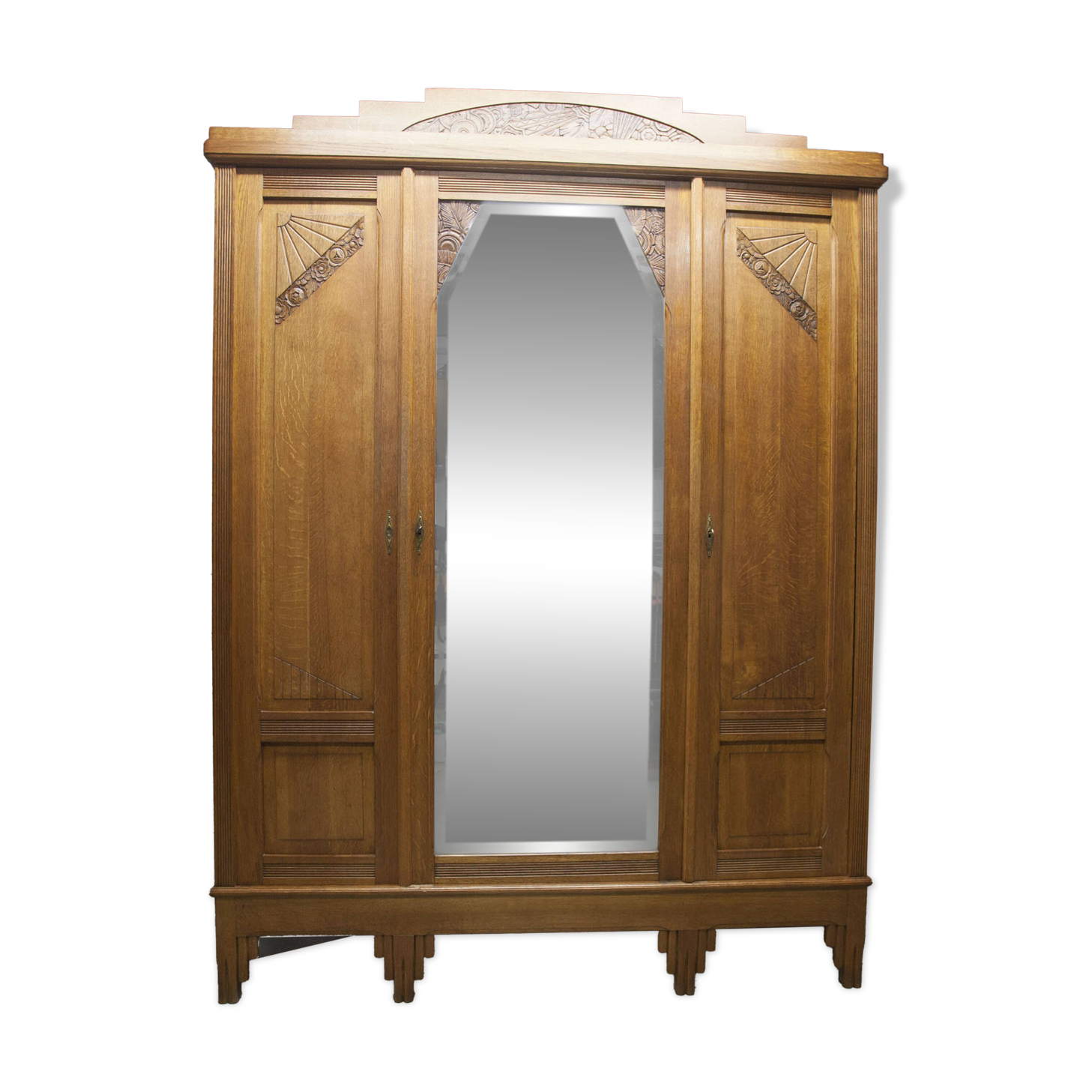 Art Deco oak sculpted wardrobe - Flemish workshop circa 1930