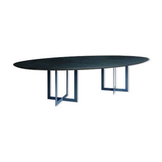 Oval falcon table