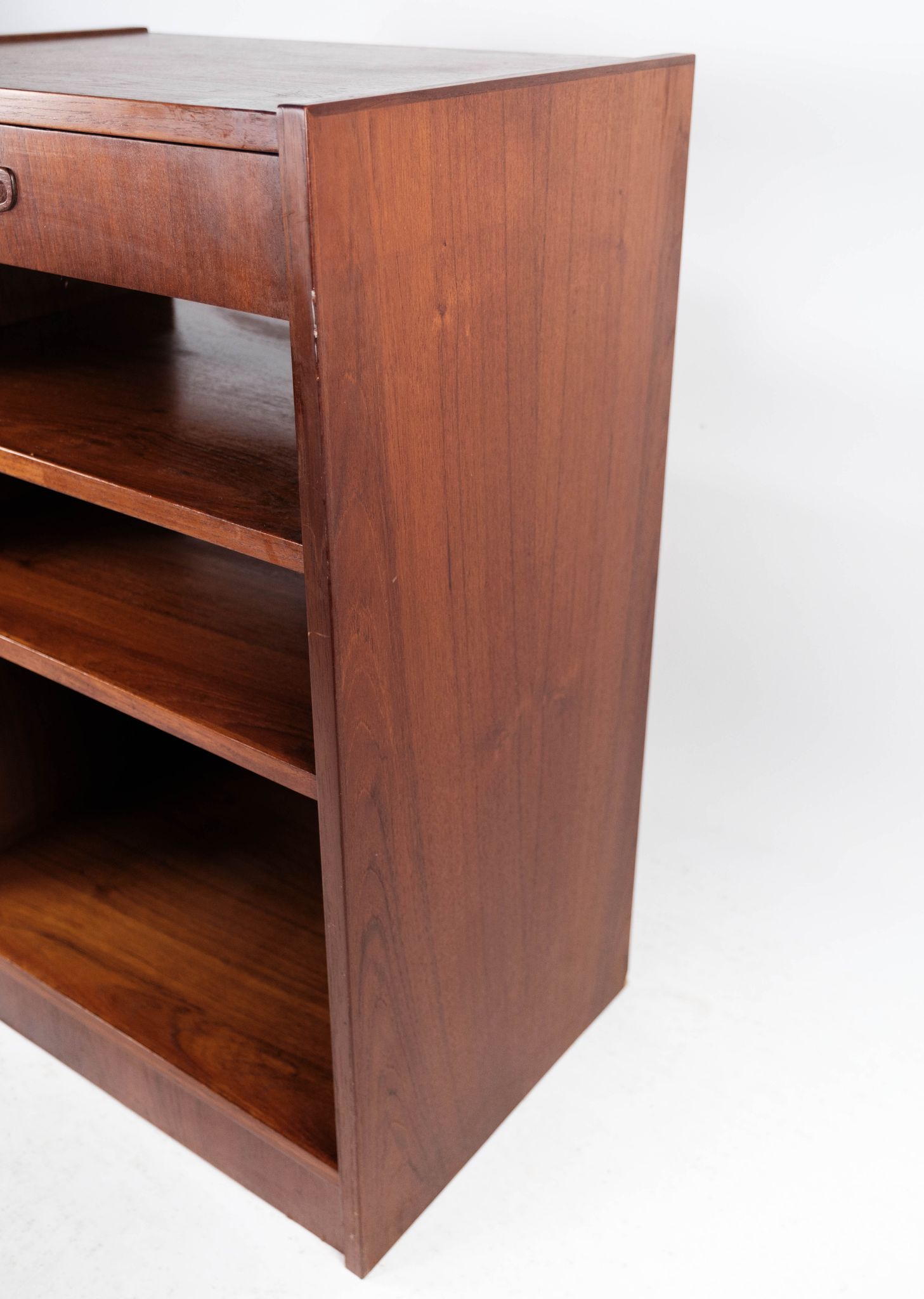 Table de chevet en teck de design danois des années 1960.
