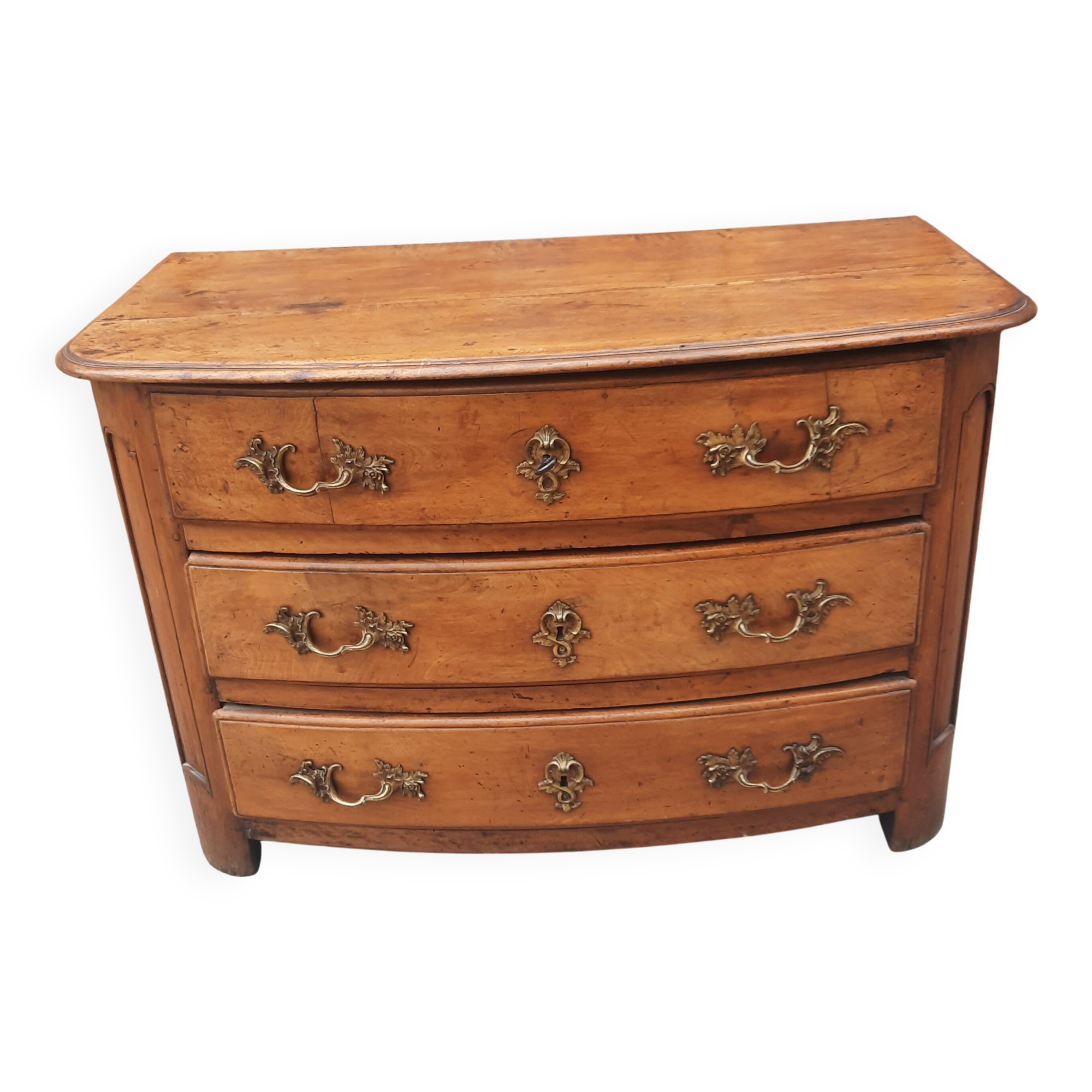 Commode en noyer massif, XVIIIème s.