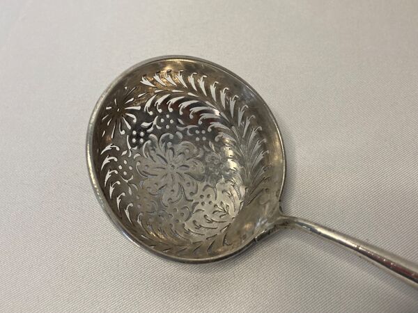 Cuillère à saupoudrer argent Vieillard XIXème