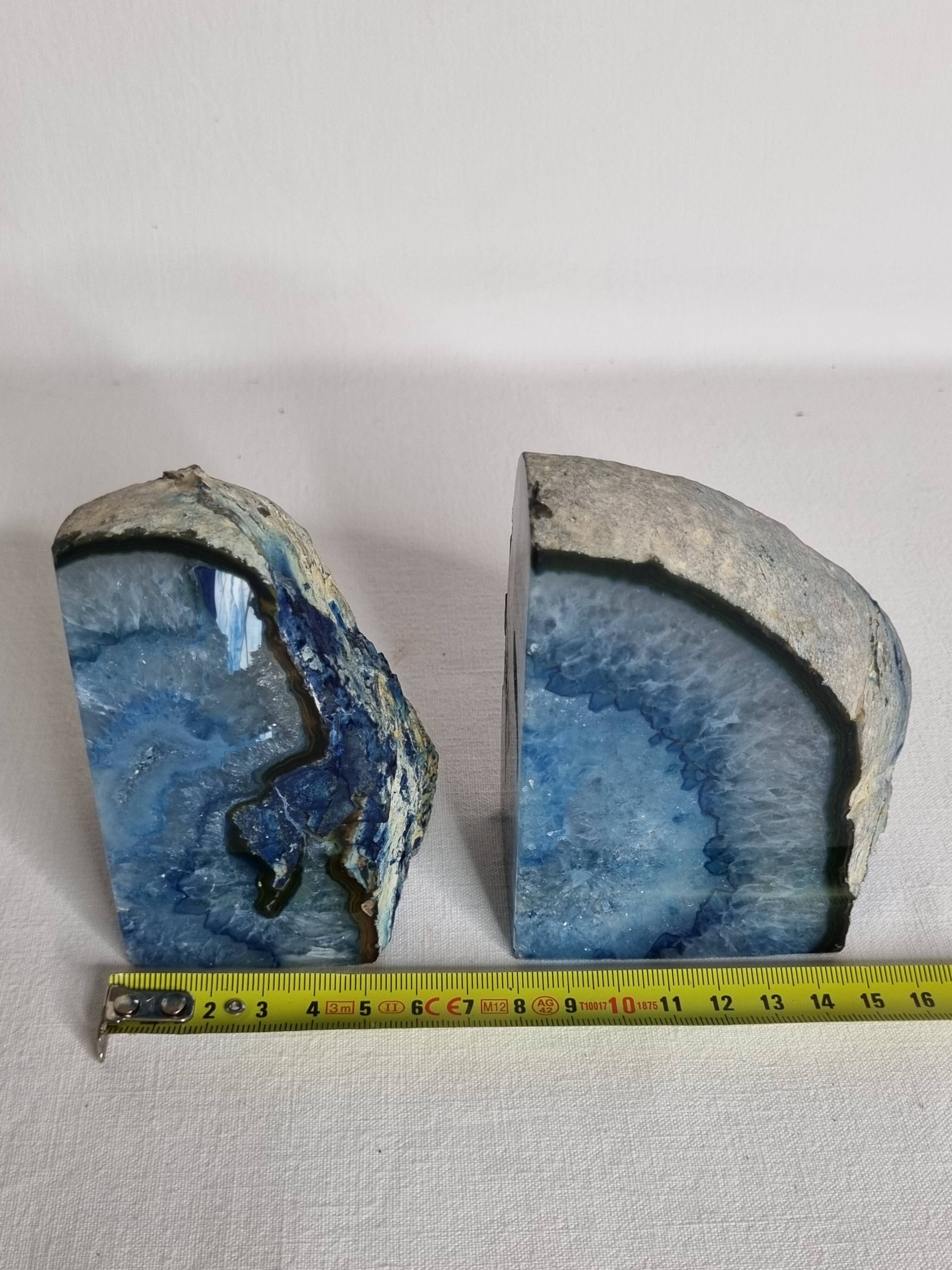 Pair of polished blue agate bookends - 11 cm