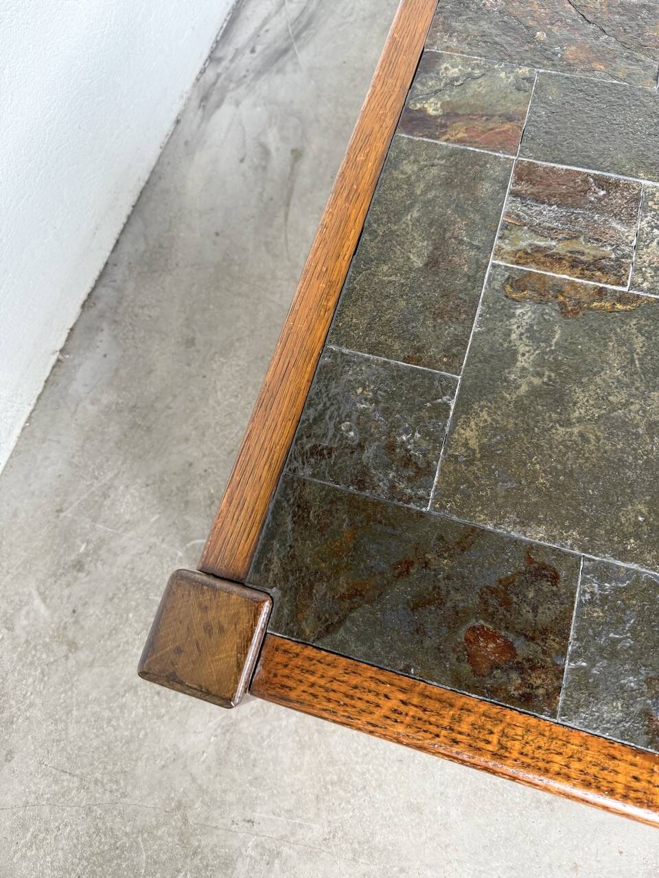 Table basse en chêne et ardoise 1950