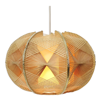 Suspension in wire and wood from the 1970s.