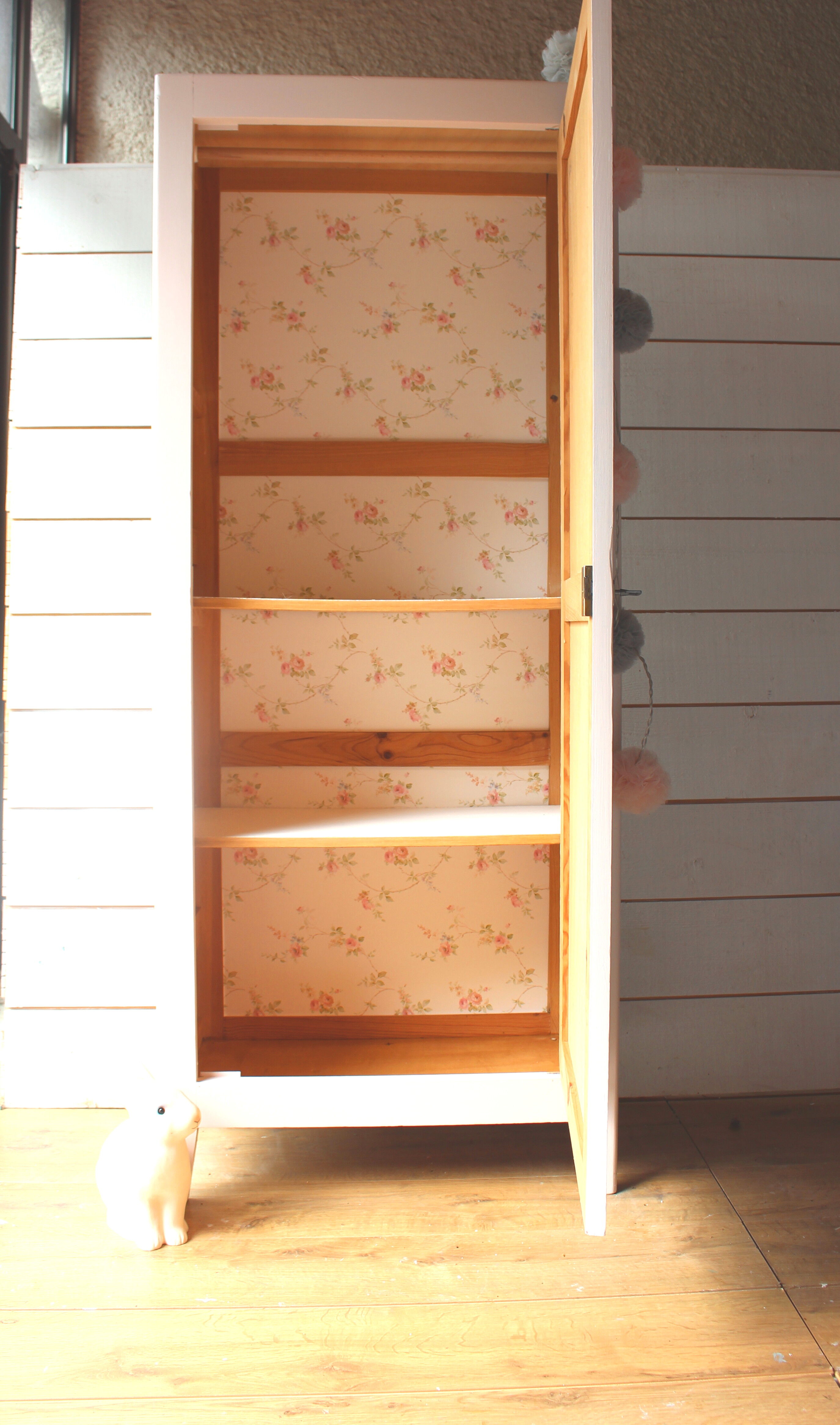 Armoire années 50 rose poudré
