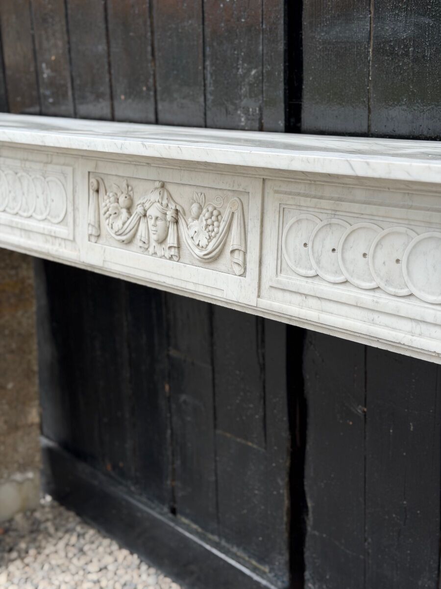 Louis XVI fireplace in Carrara marble, 18th century