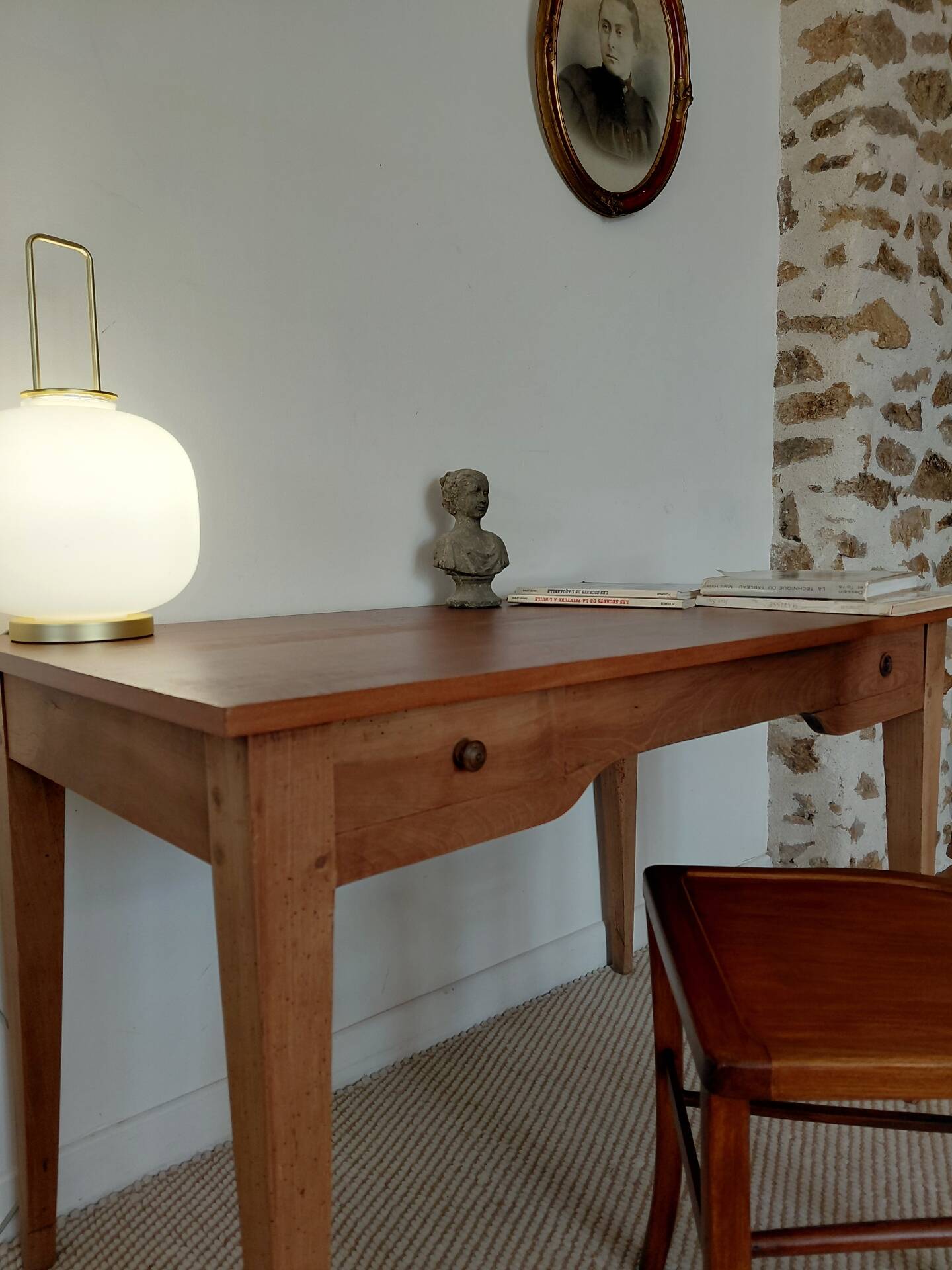Bureau ancien à double tiroir, pieds gainés, XIXème