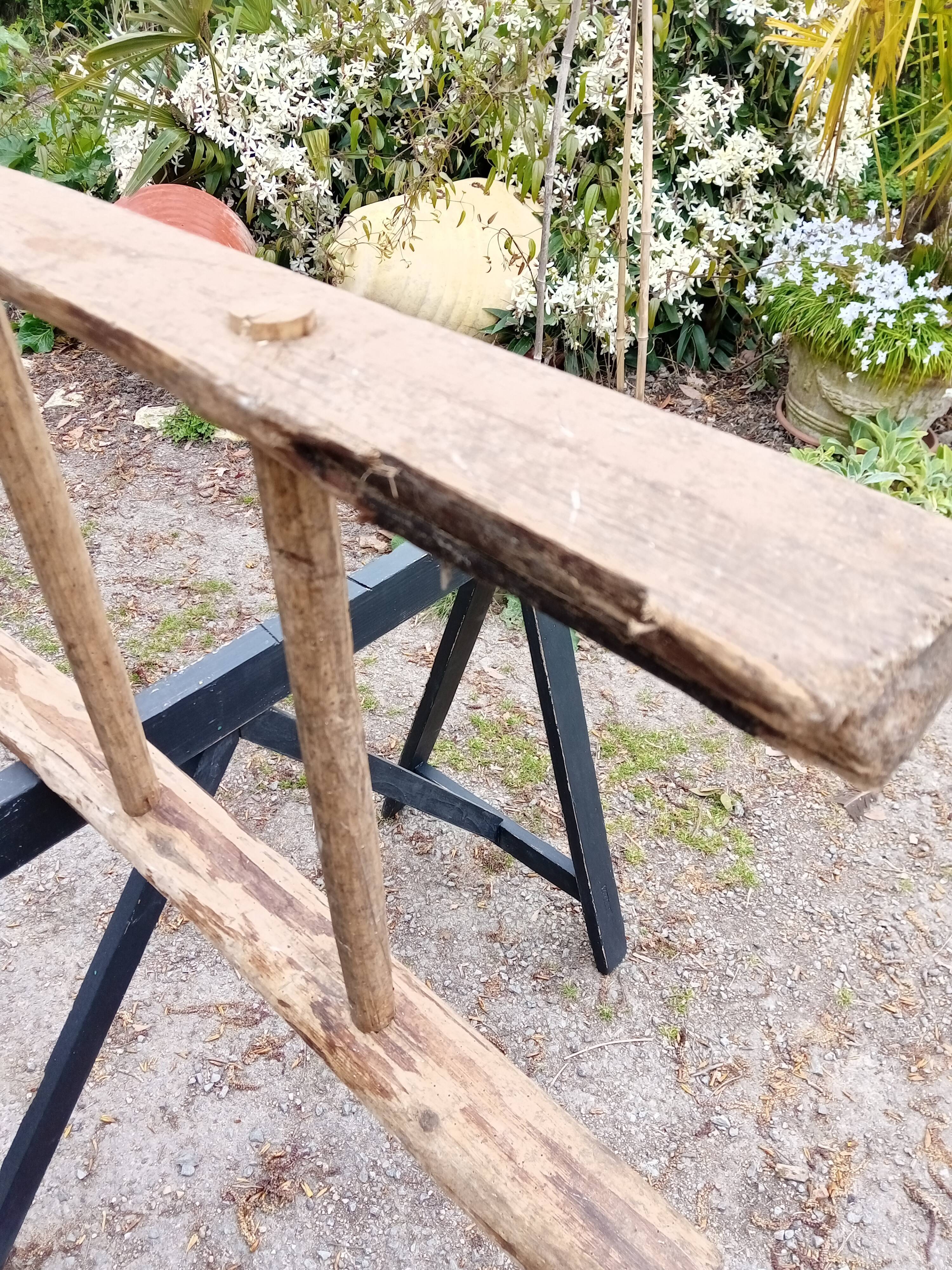 Old wood scale 3.2 m