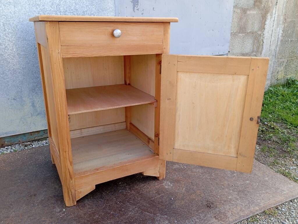 Small Parisian buffet in solid wood