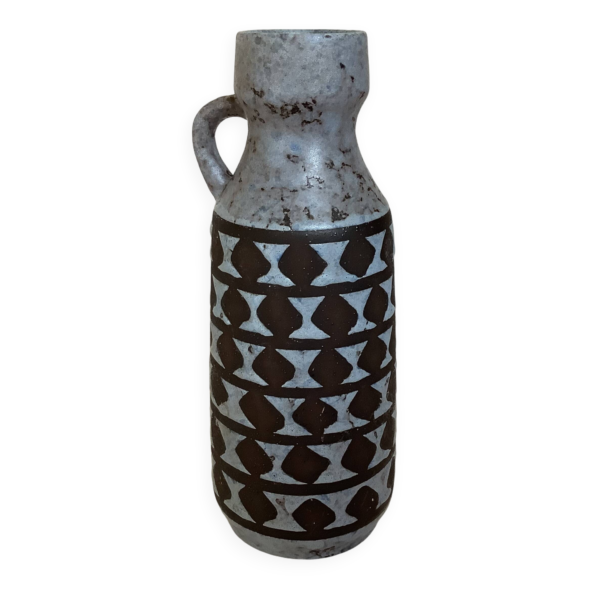 Vase made of matte and glazed ceramic.