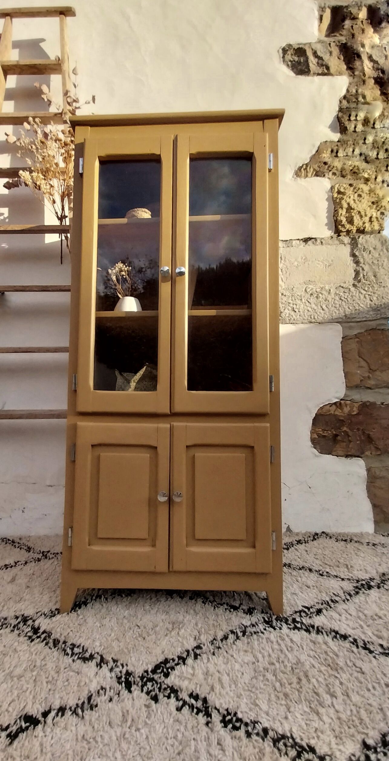 Vintage showcase cabinet