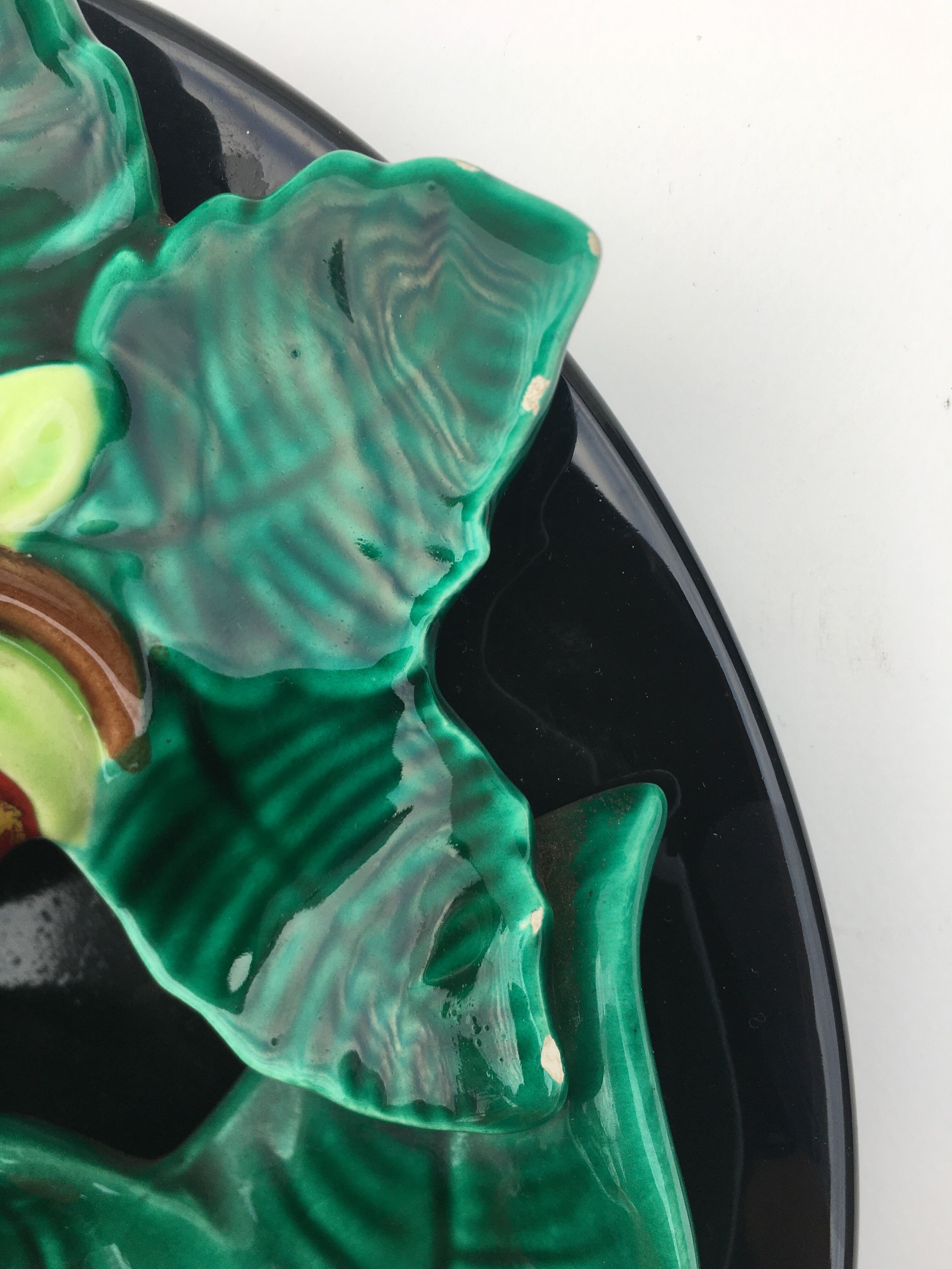 Decorative plate in barbitin